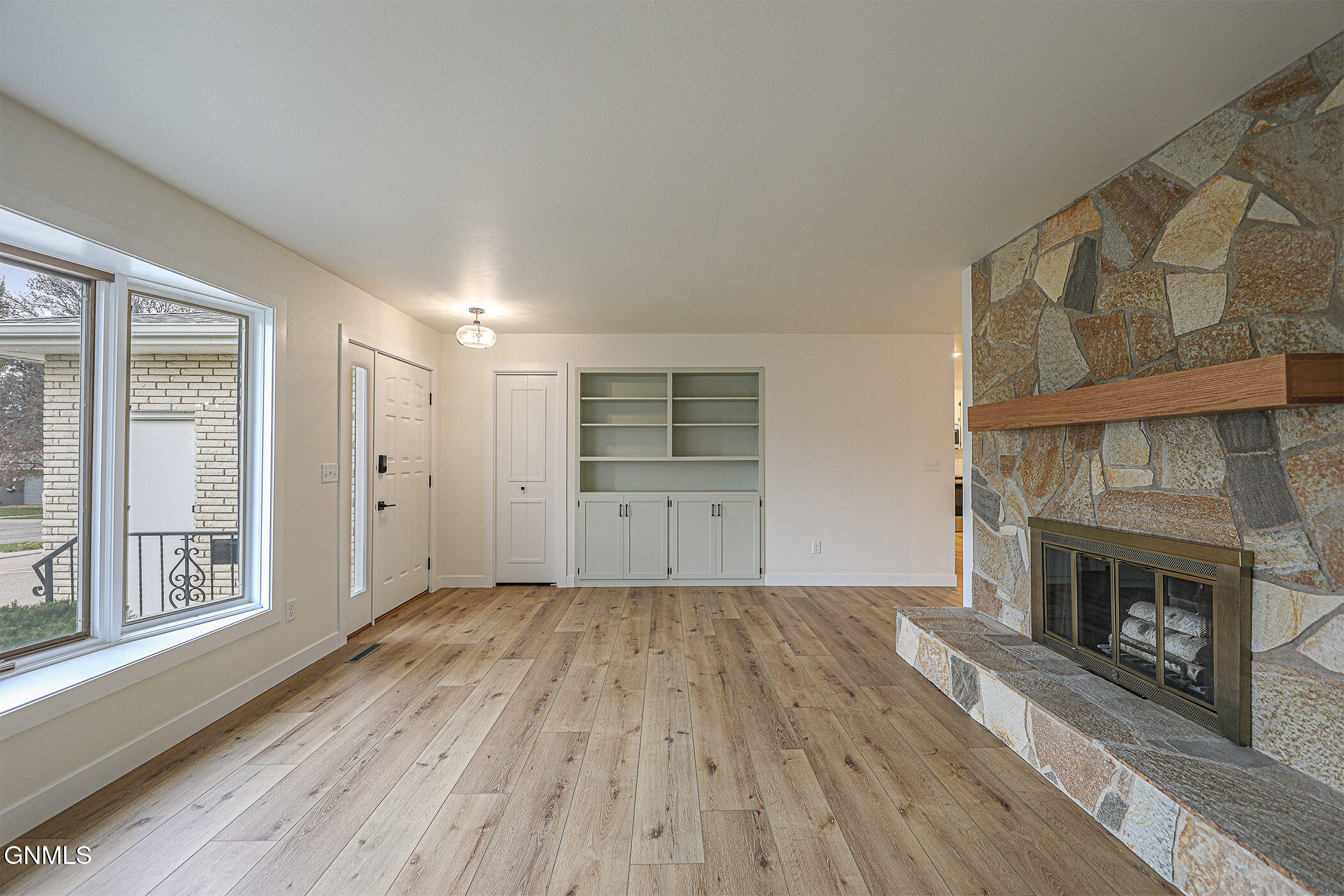 property viewer photo 18