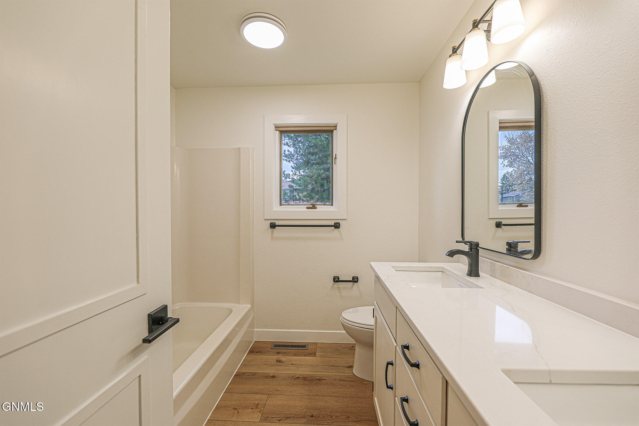 property viewer photo 25