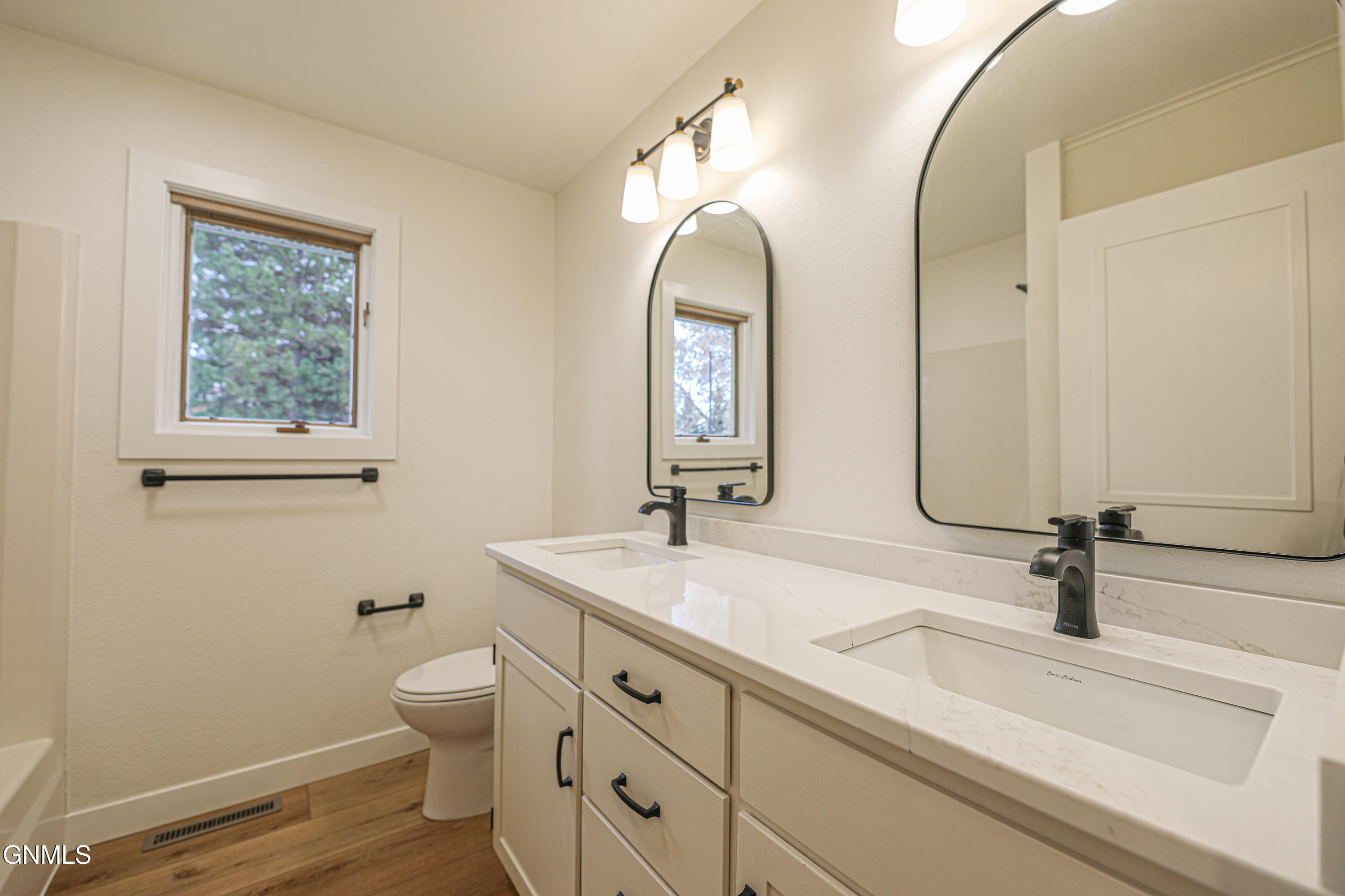 property viewer photo 26