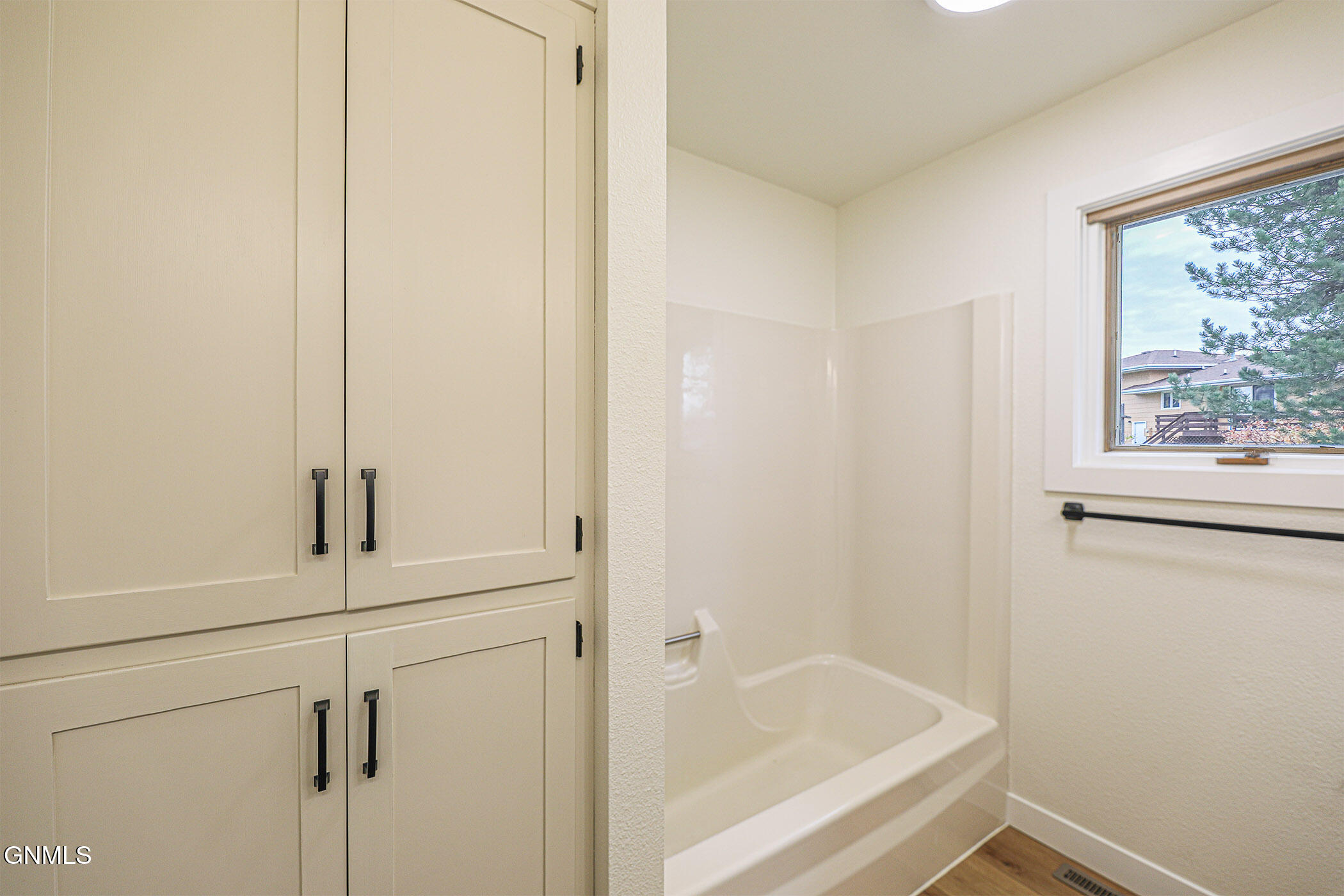 property viewer photo 27