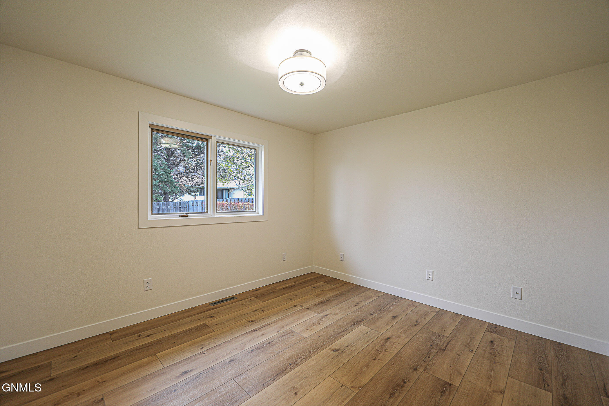 property viewer photo 31