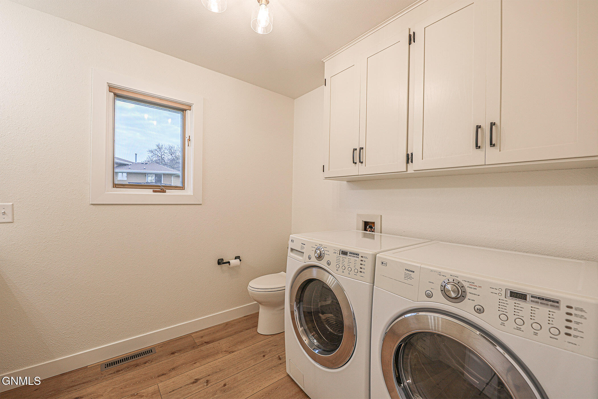 property viewer photo 42