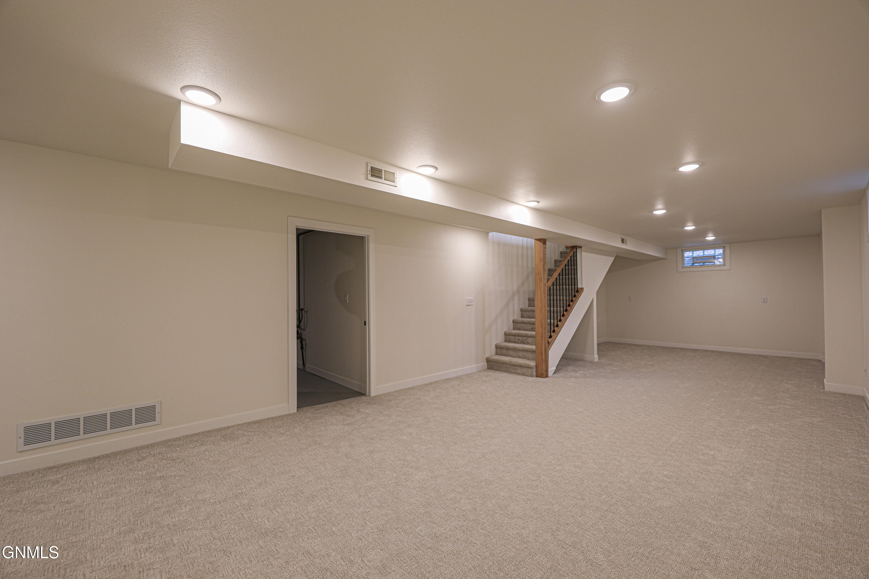 property viewer photo 45