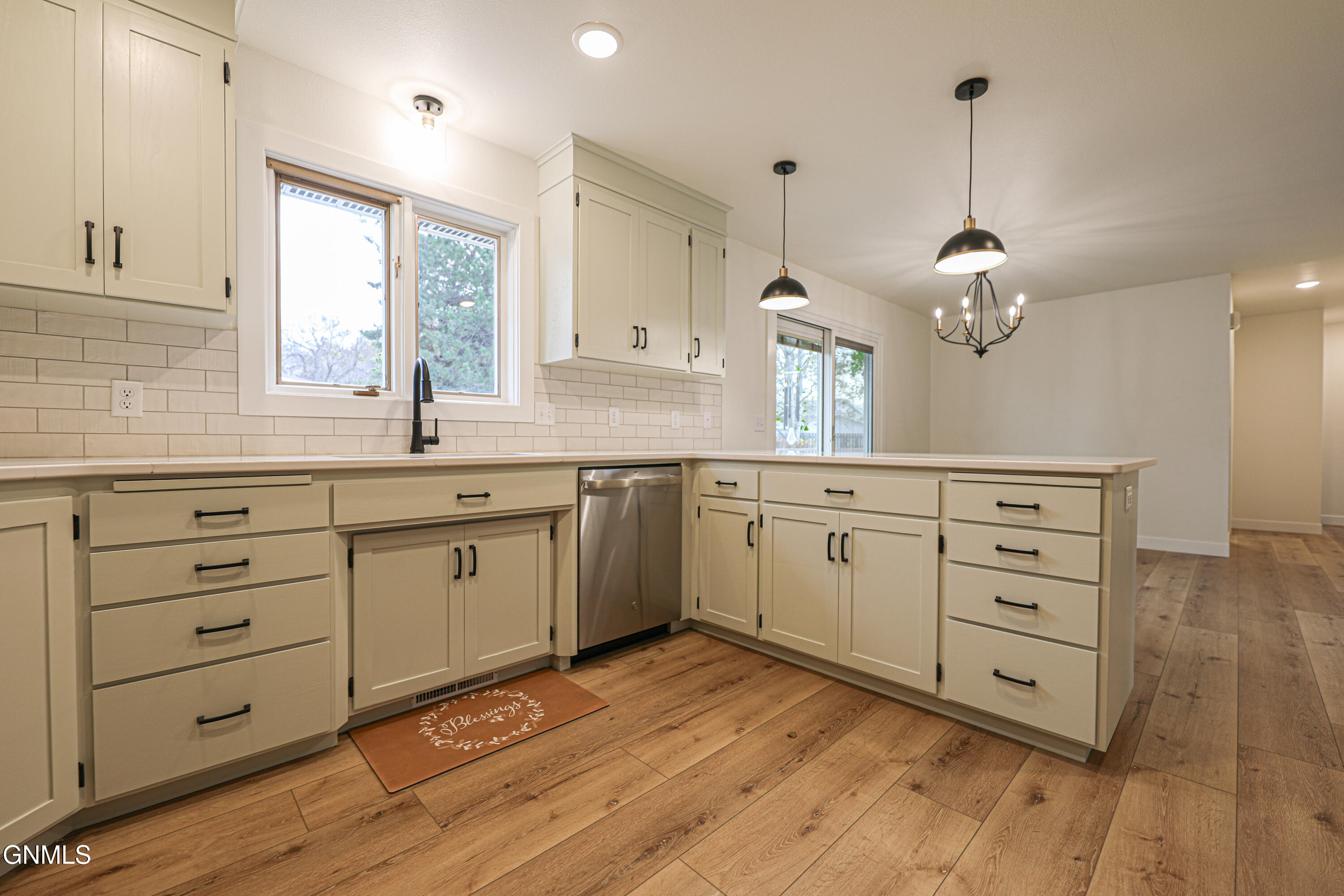 property viewer photo 5