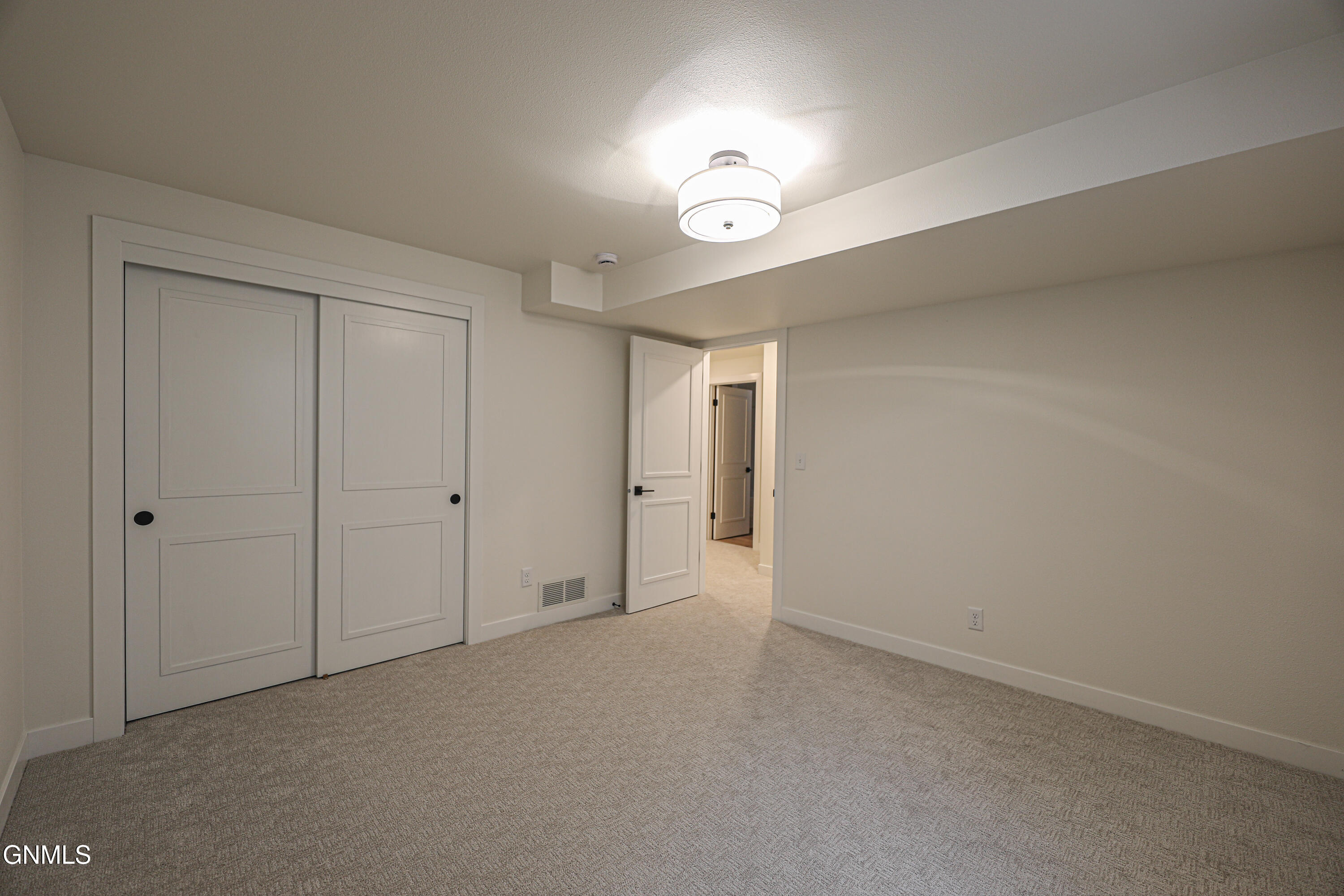 property viewer photo 64