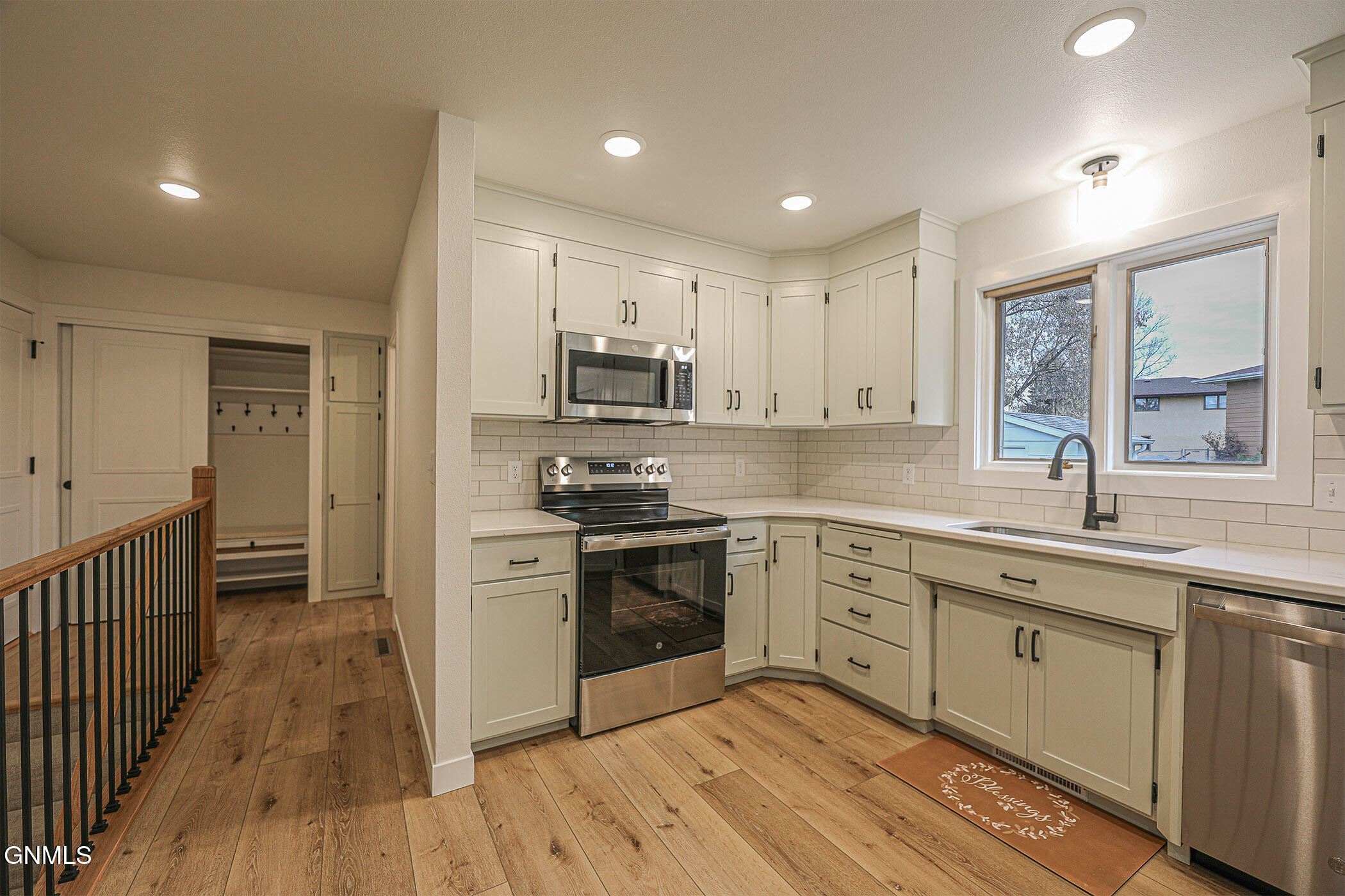 property viewer photo 8