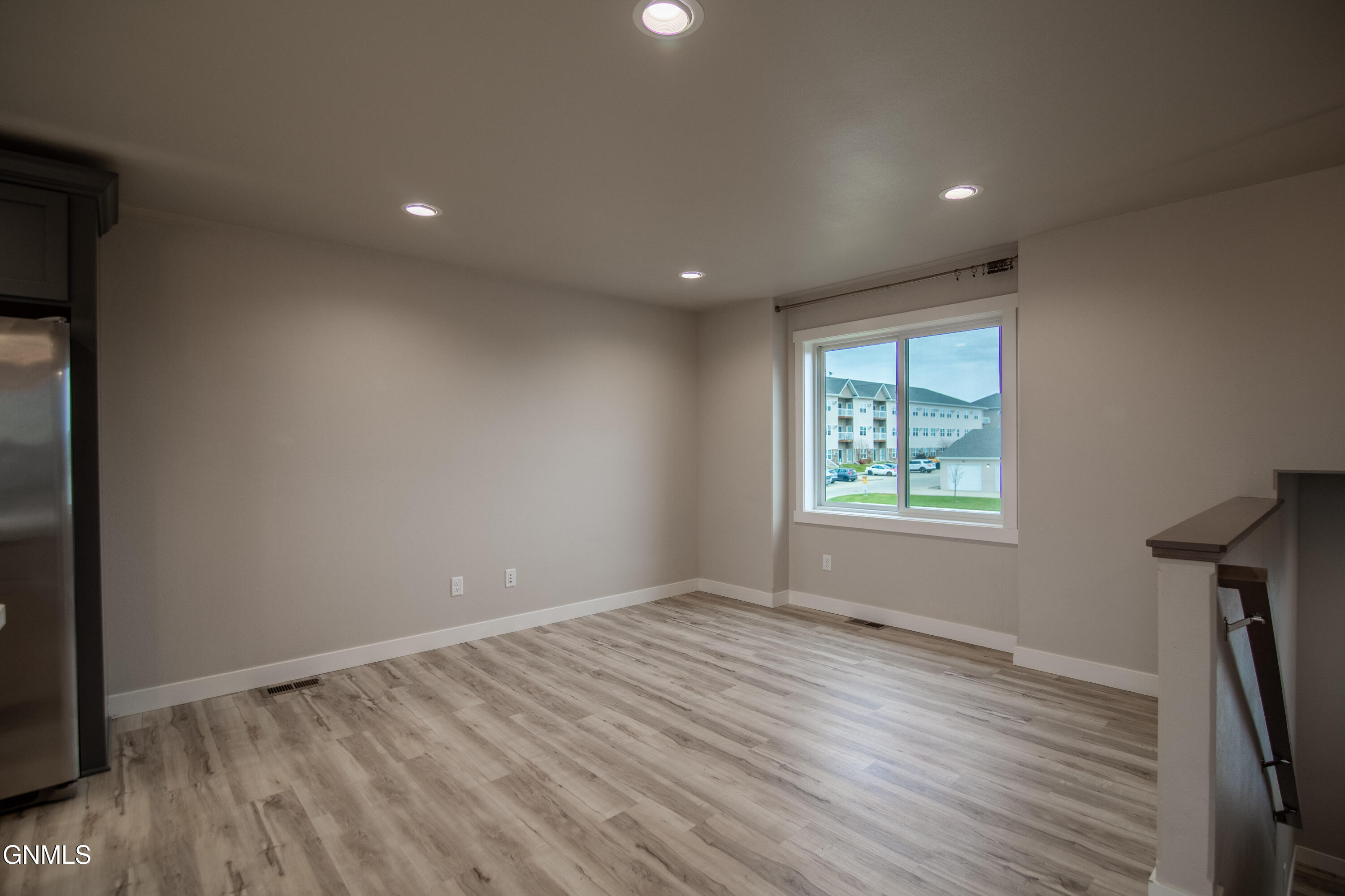 property viewer photo 13