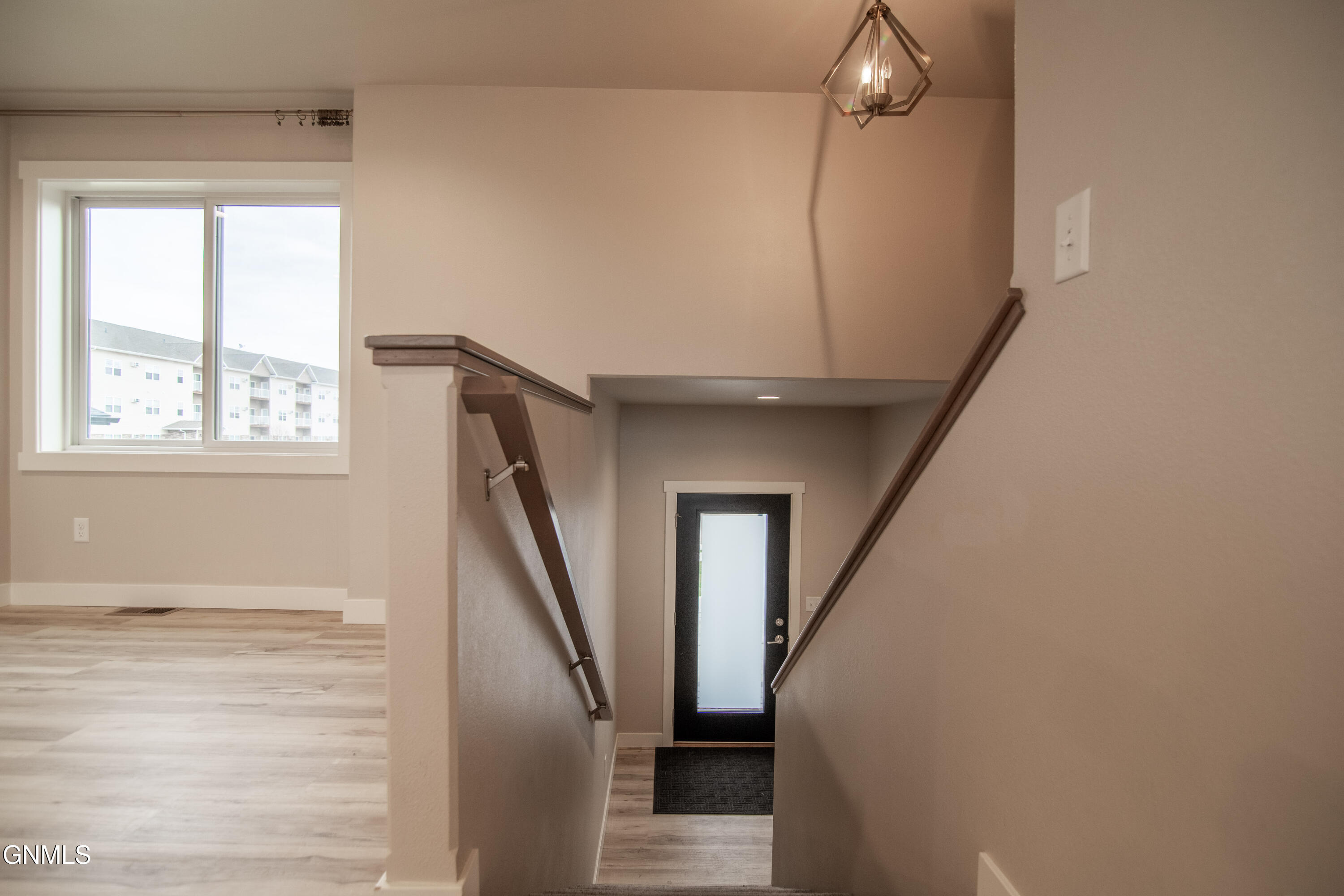 property viewer photo 9