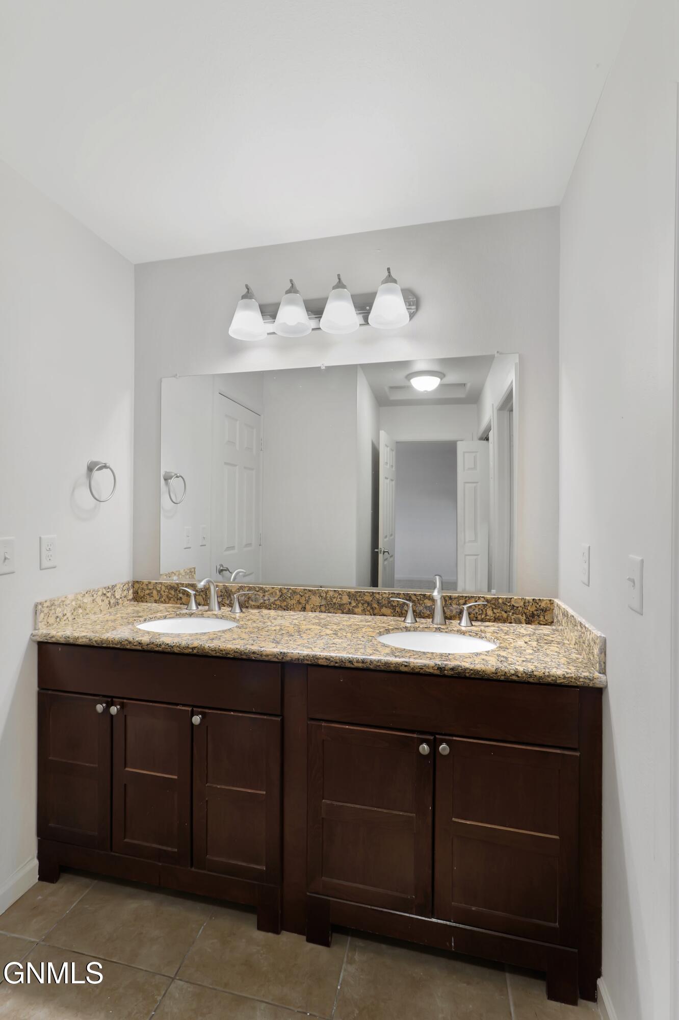 property viewer photo 13