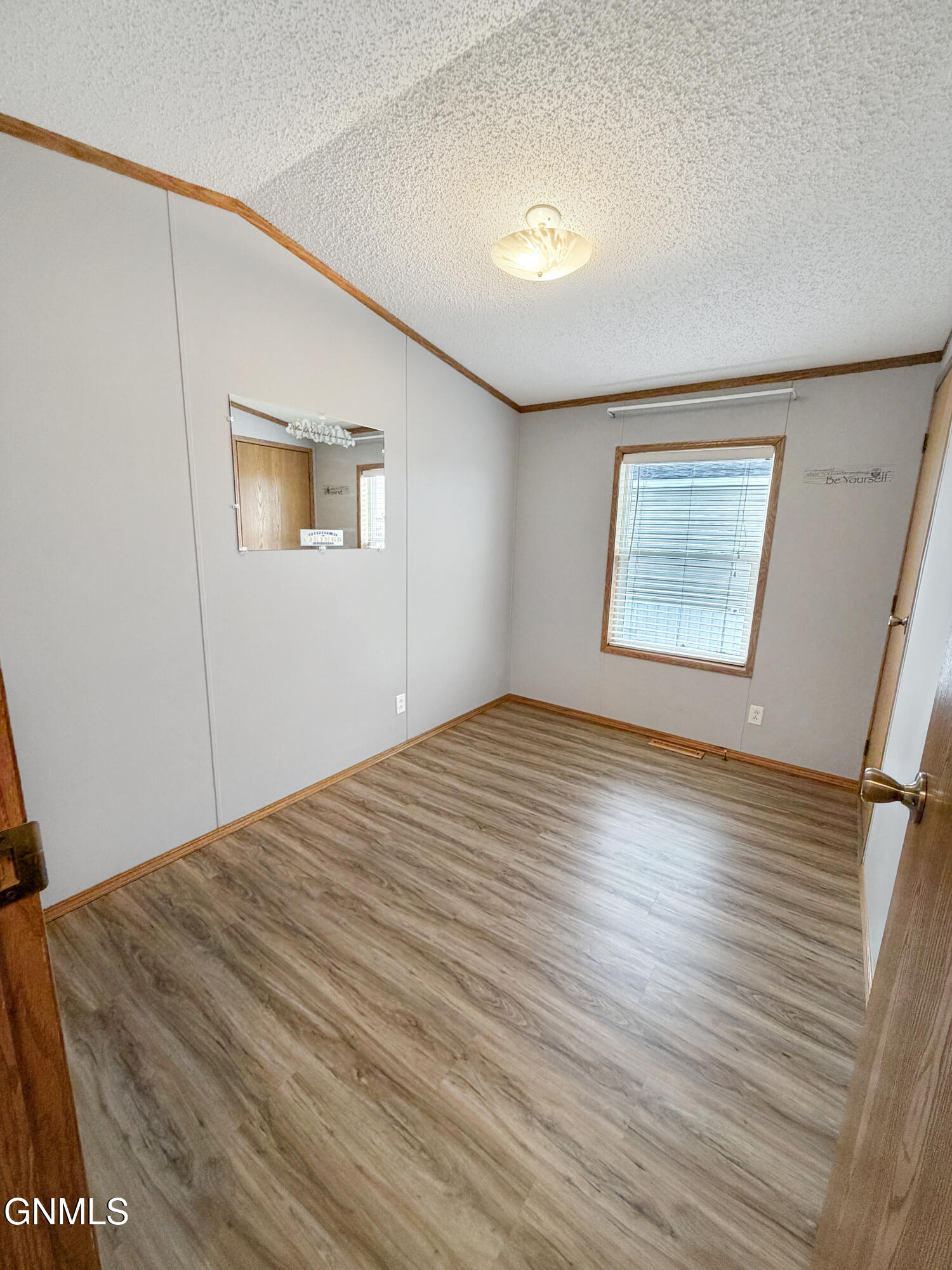 property viewer photo 7