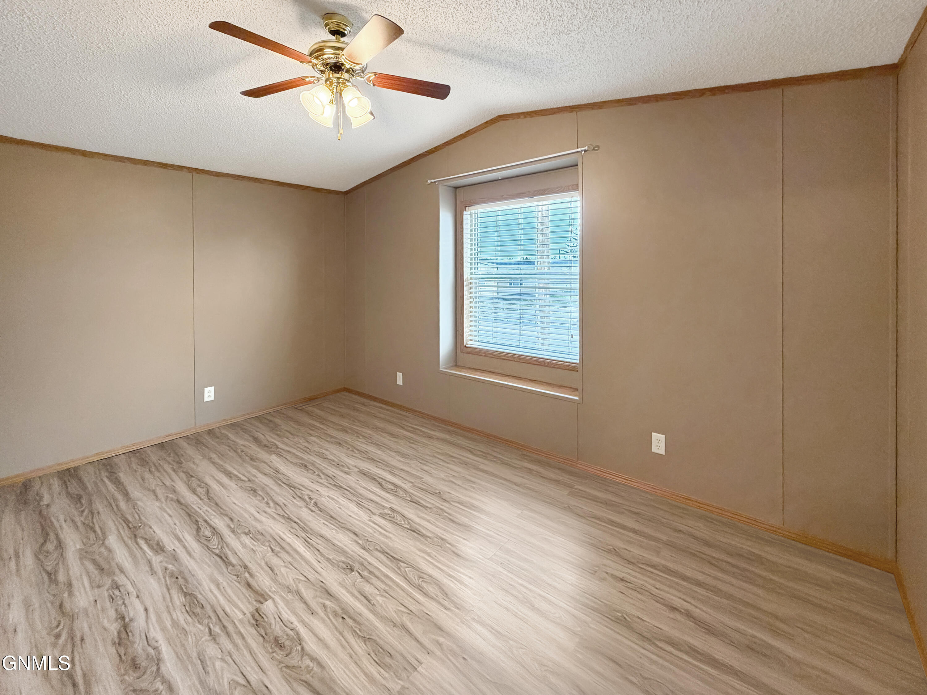 property viewer photo 8