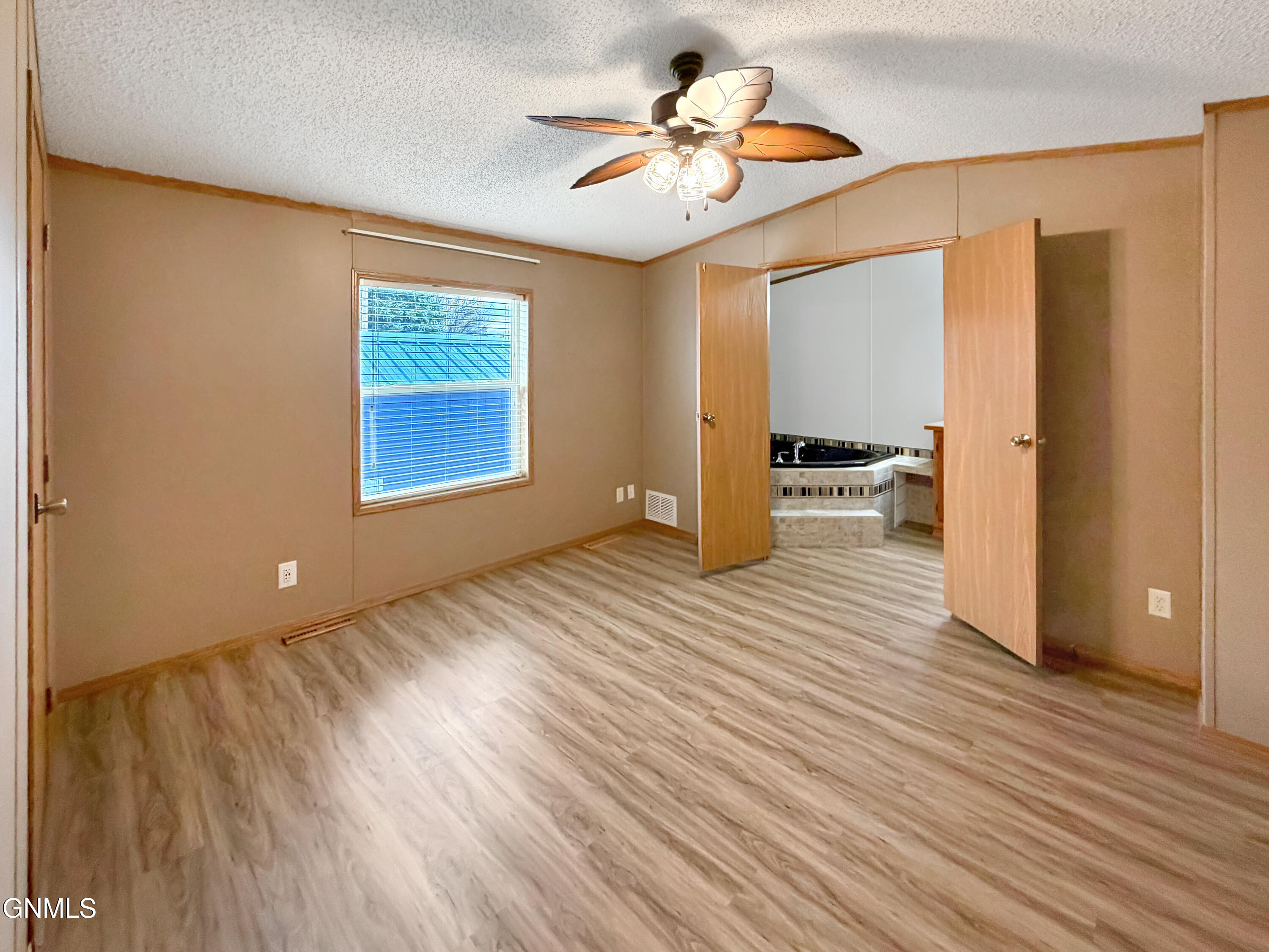 property viewer photo 9
