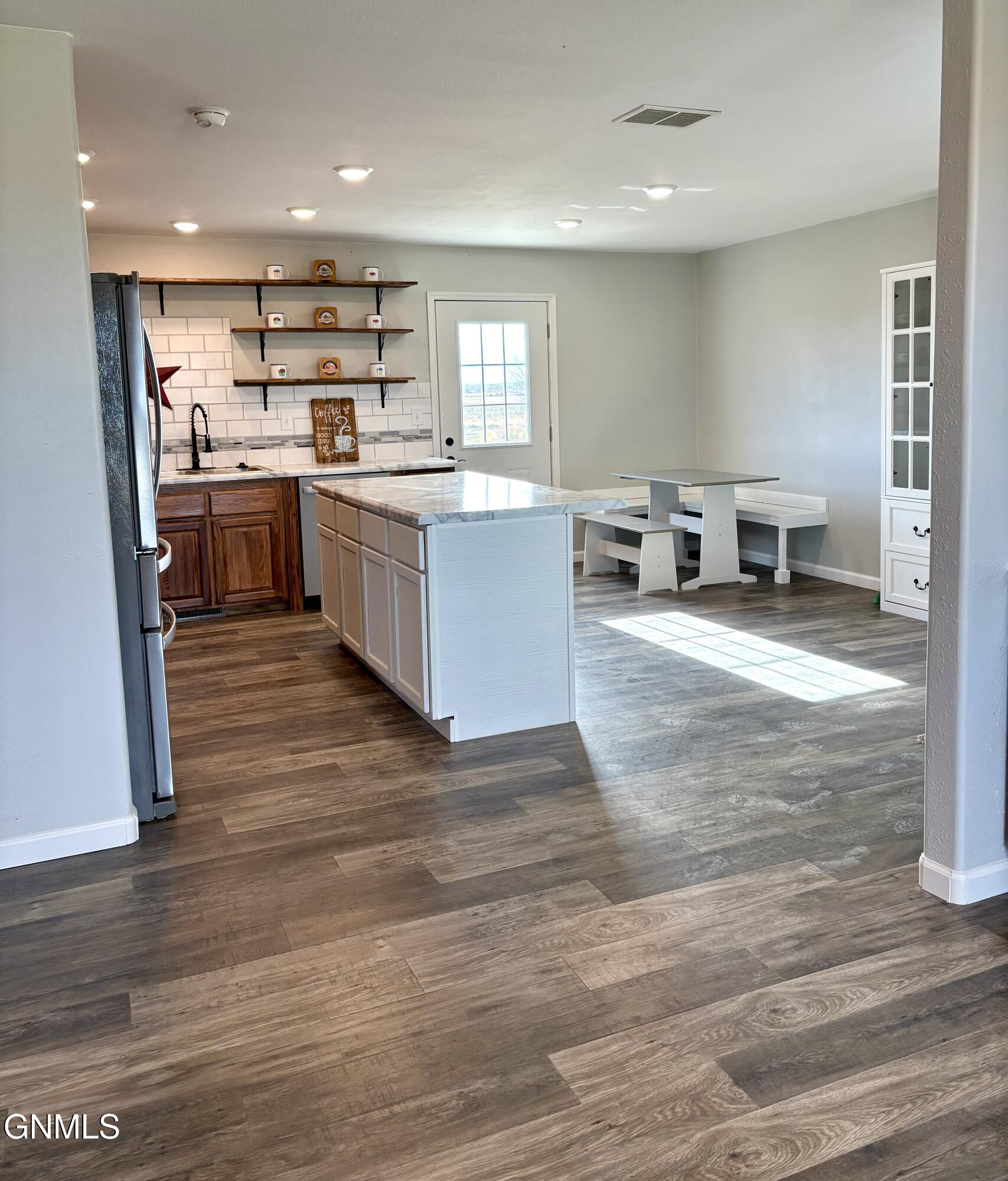 property viewer photo 16