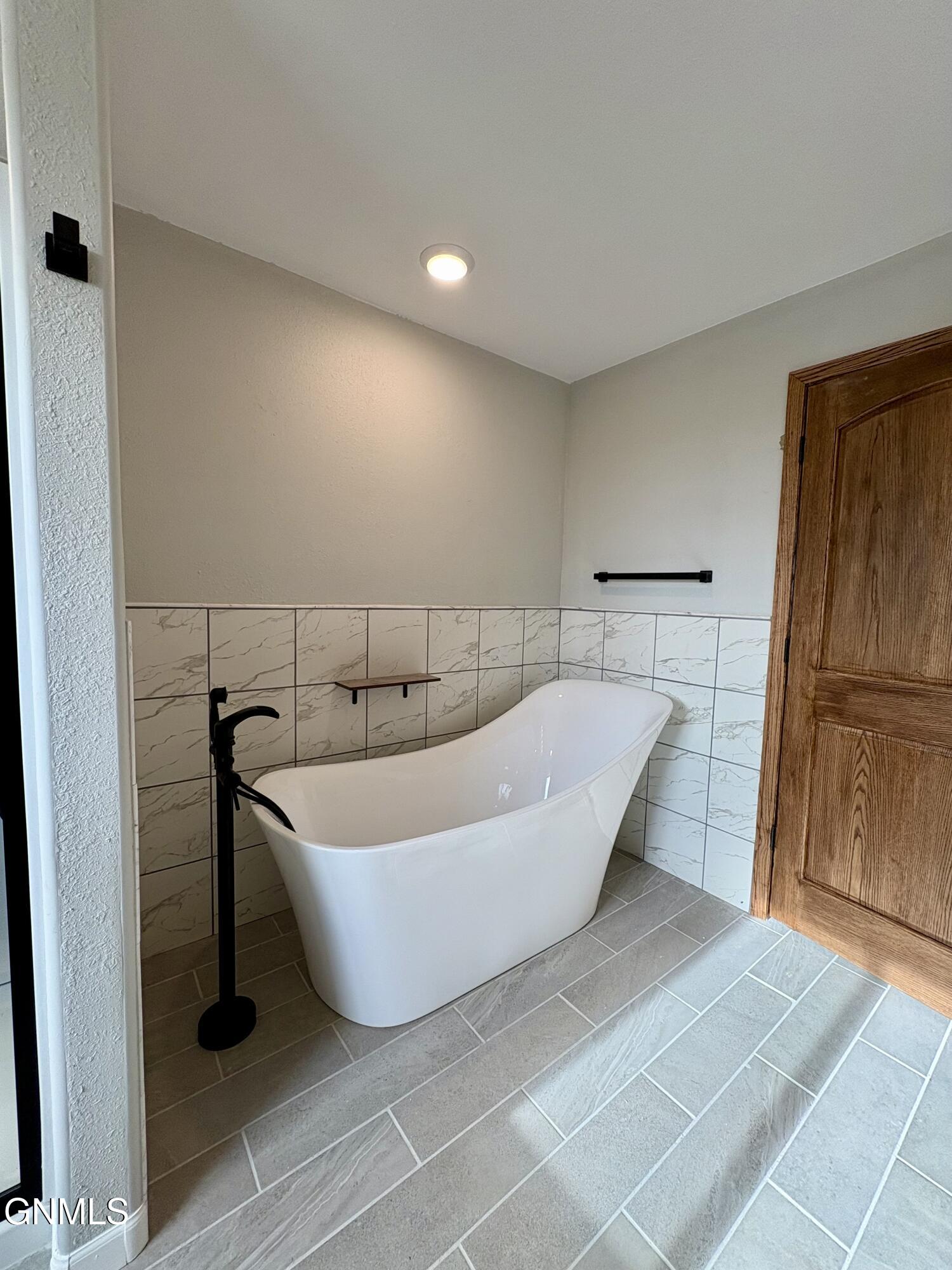 property viewer photo 50