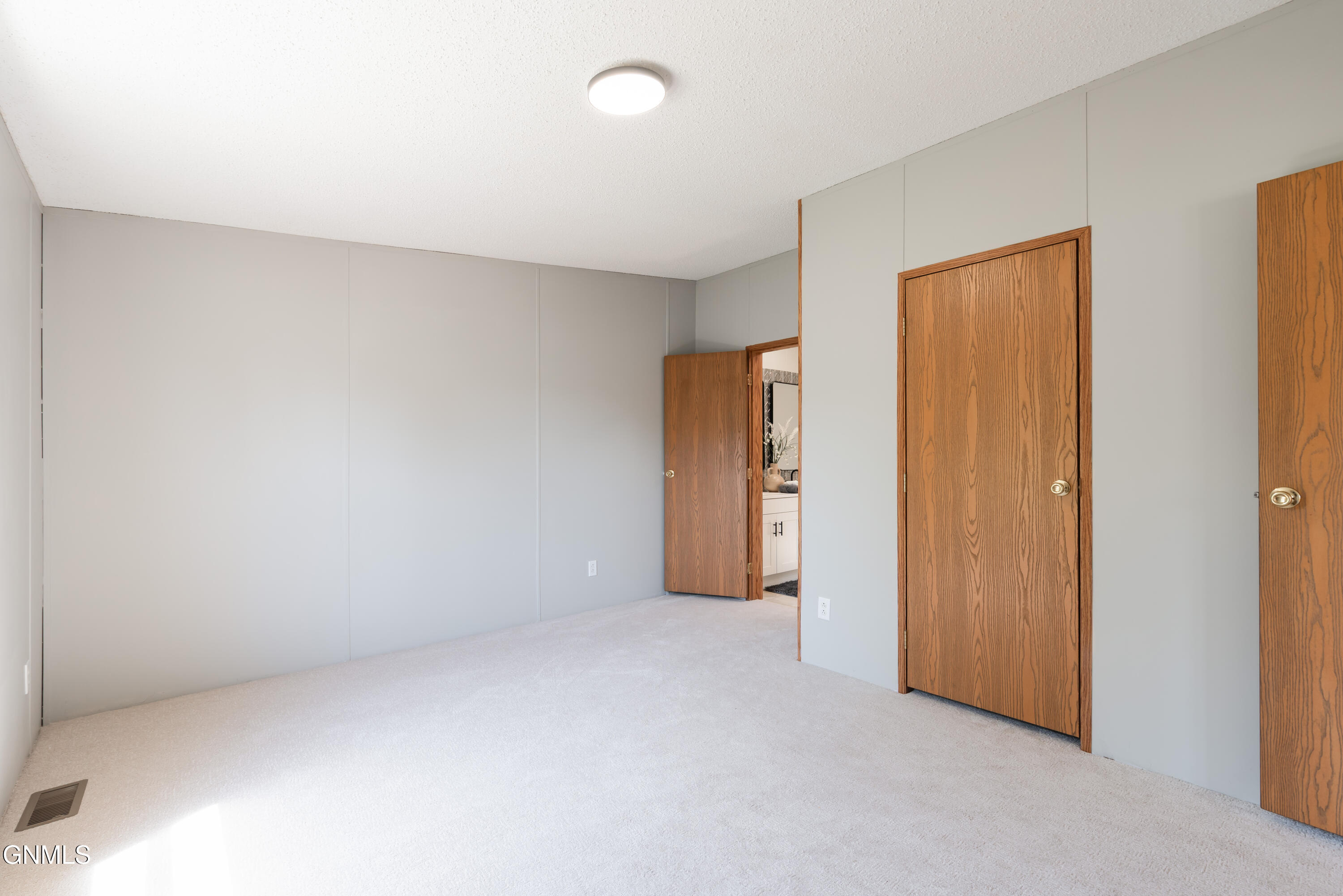 property viewer photo 15