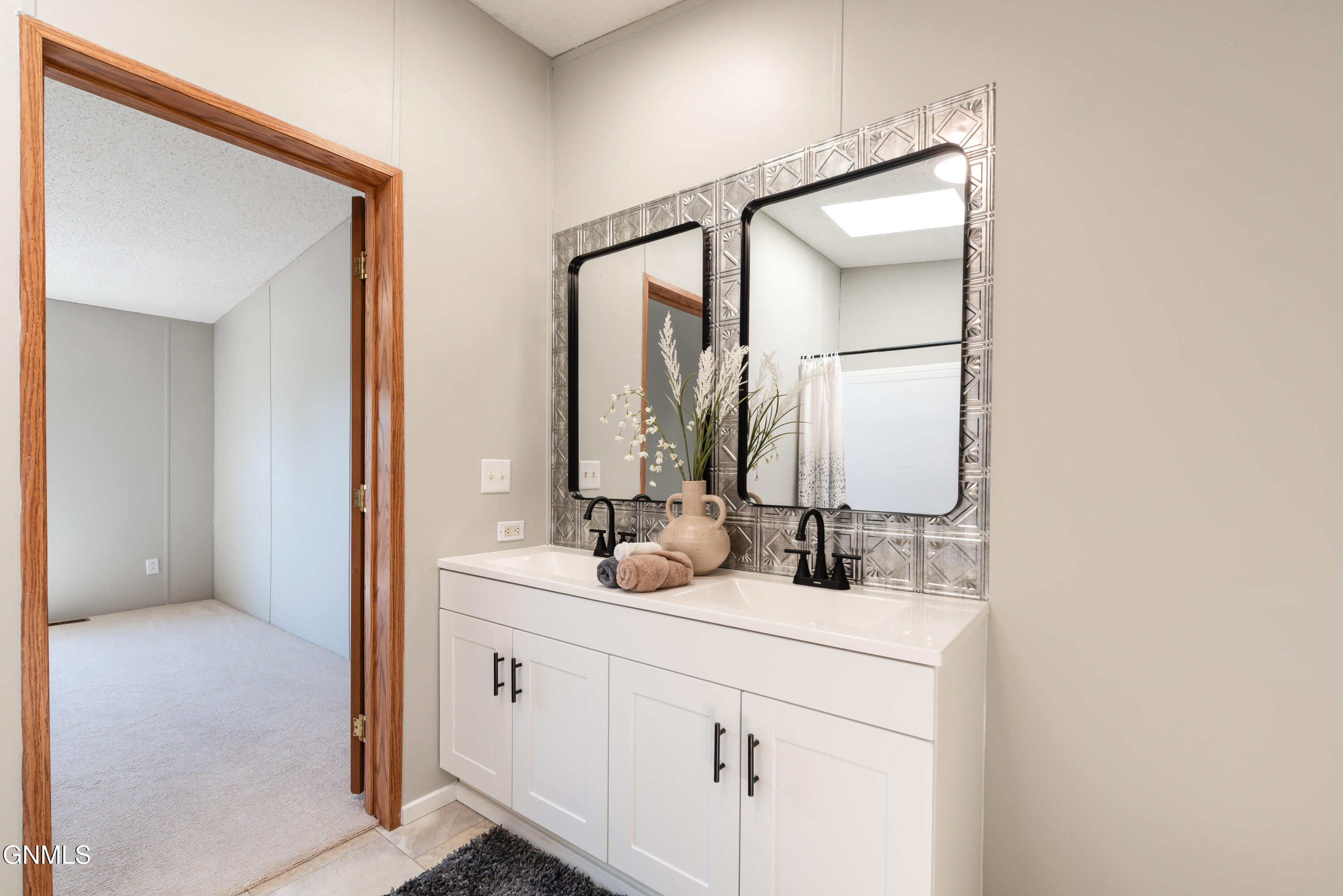 property viewer photo 16