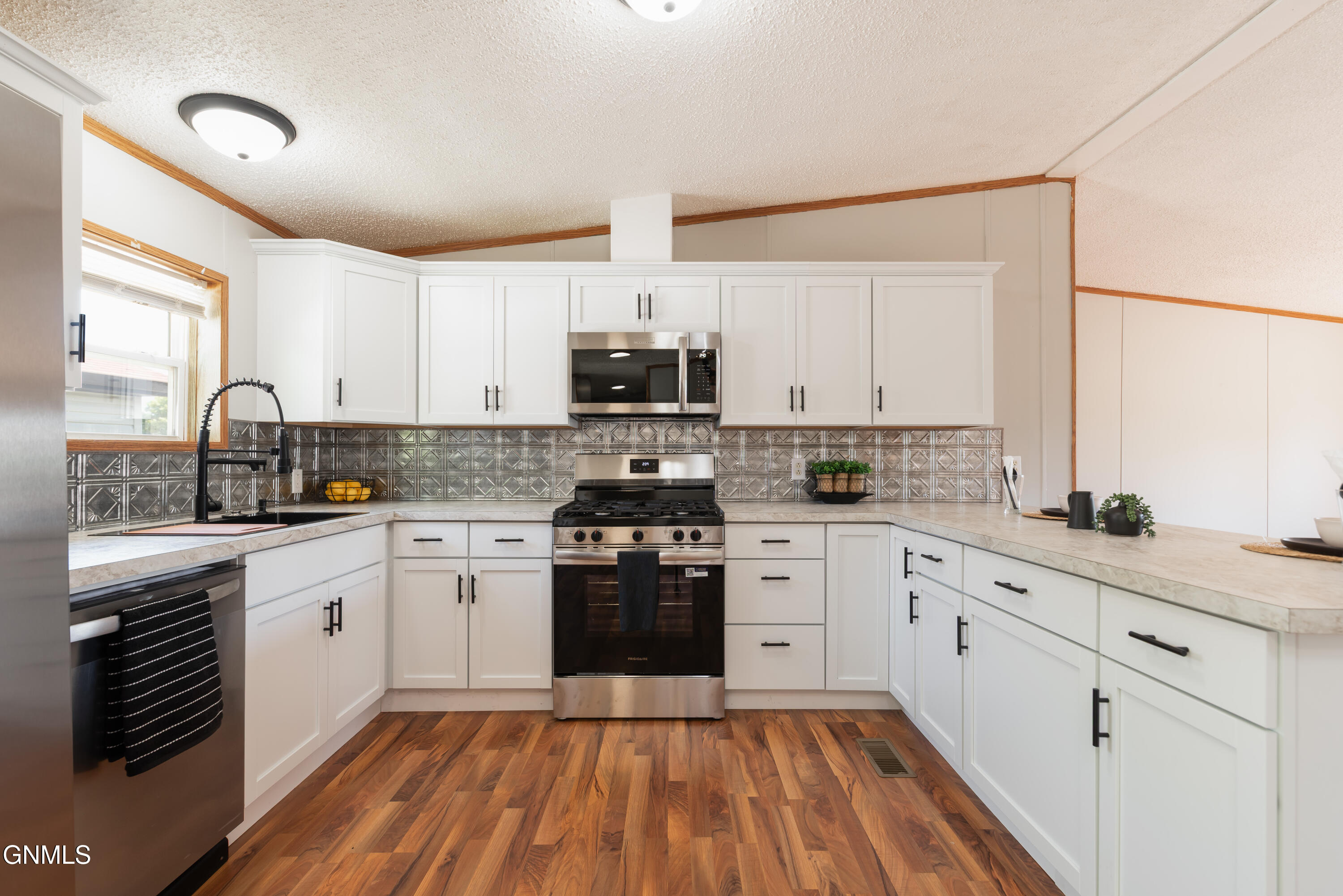 property viewer photo 9