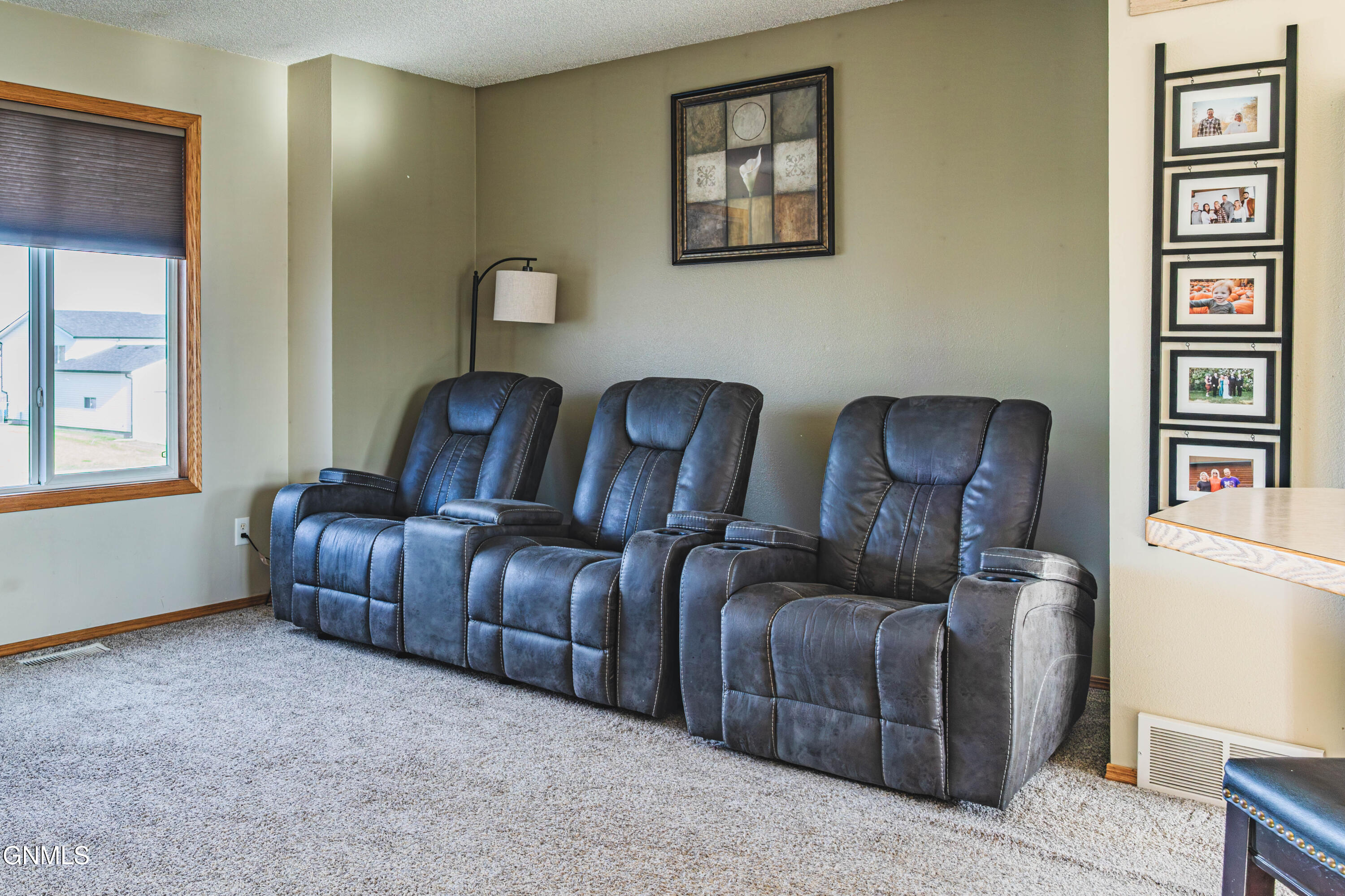 property viewer photo 2