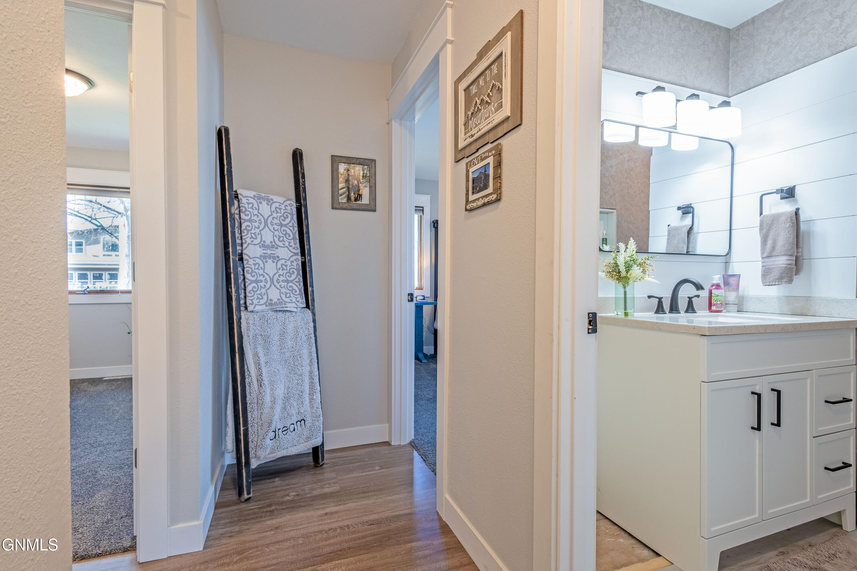 property viewer photo 18