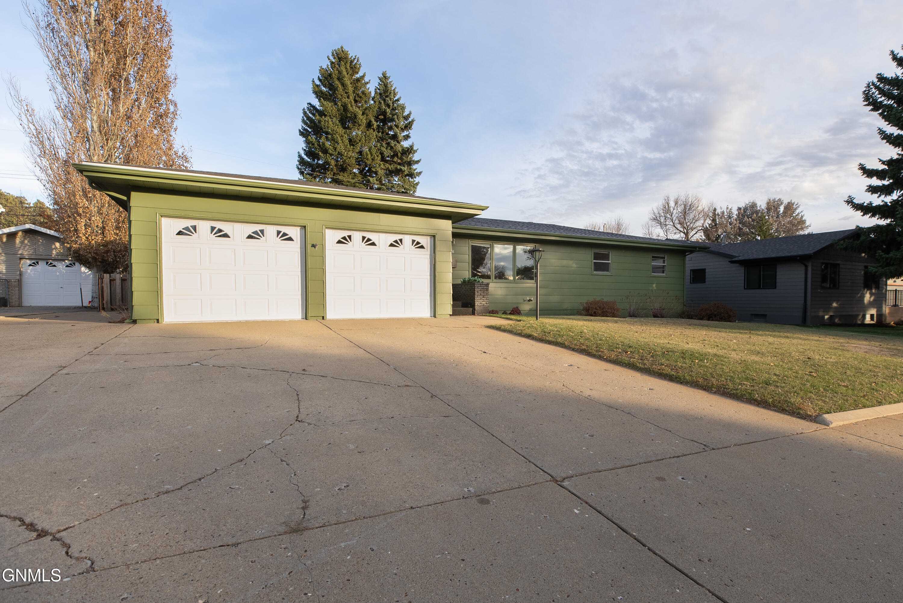 property viewer photo 45