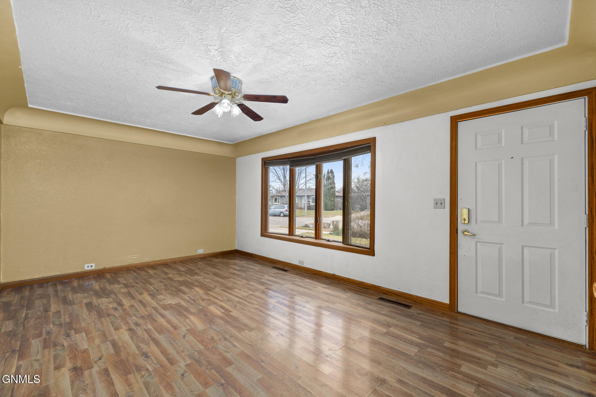 property viewer photo 18