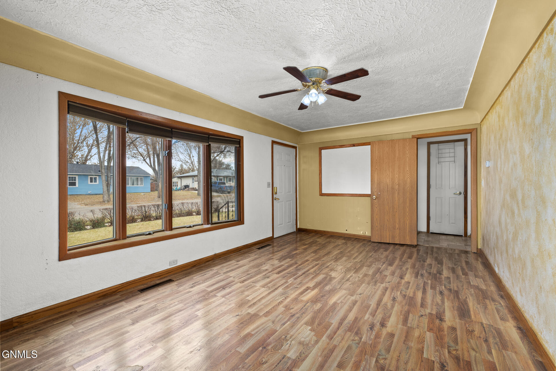 property viewer photo 9