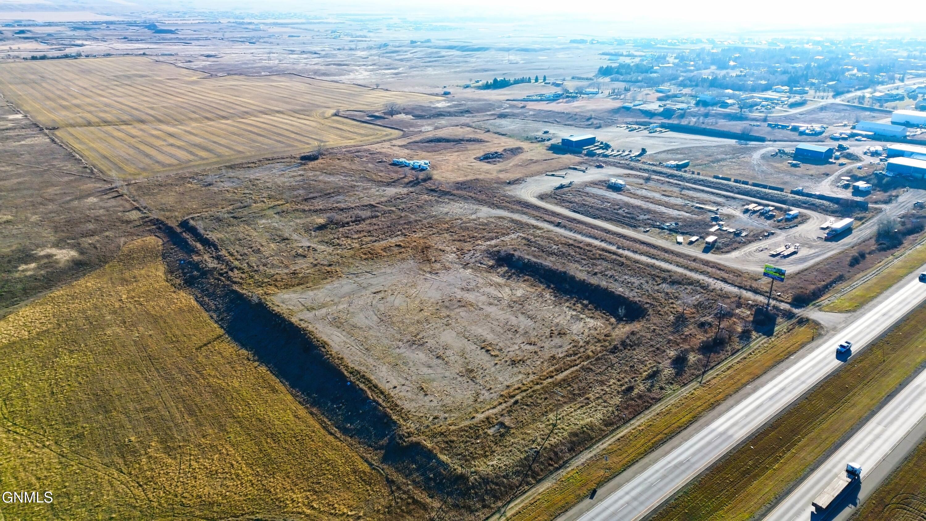 main property photo 17