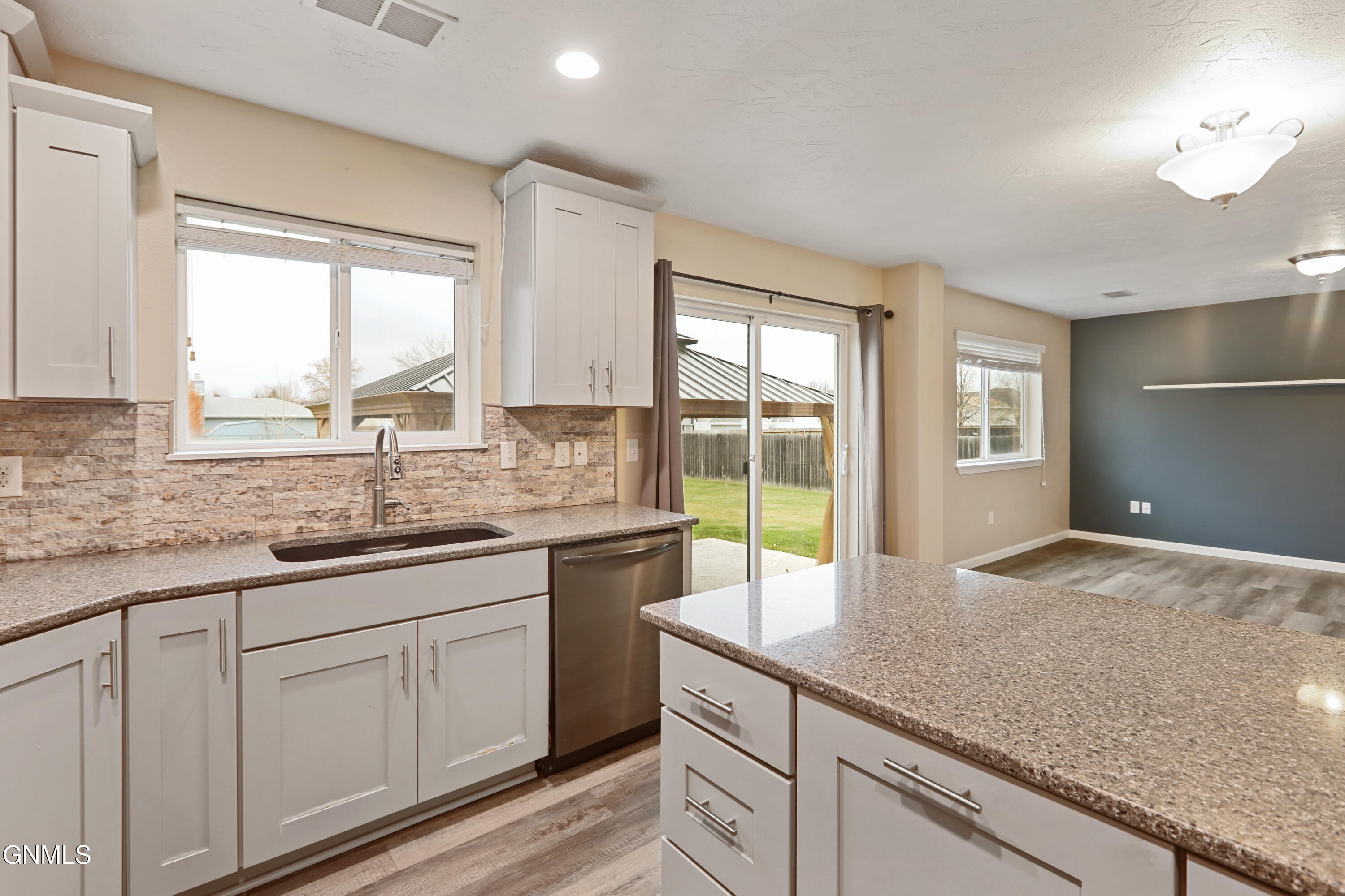 property viewer photo 10