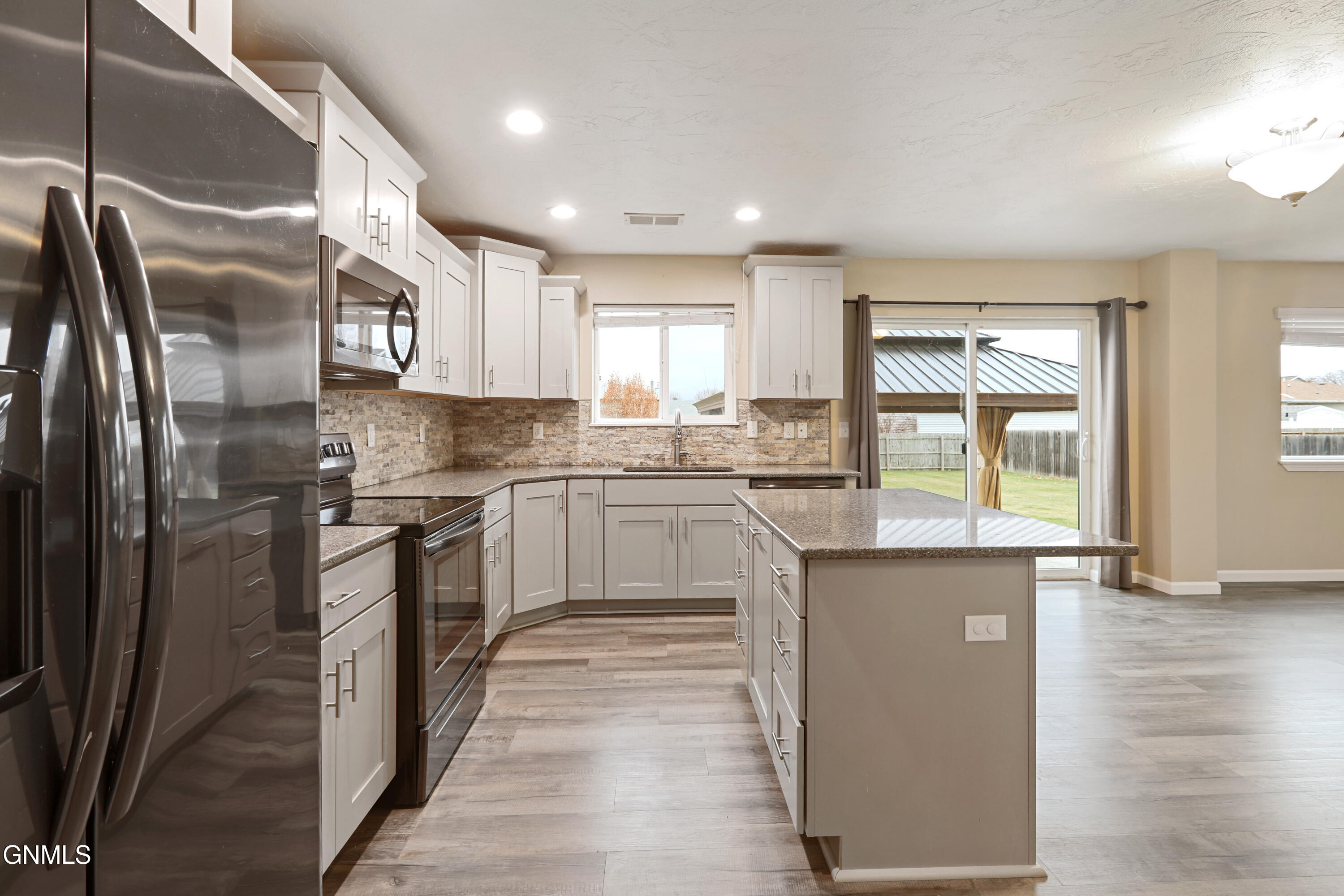 property viewer photo 11