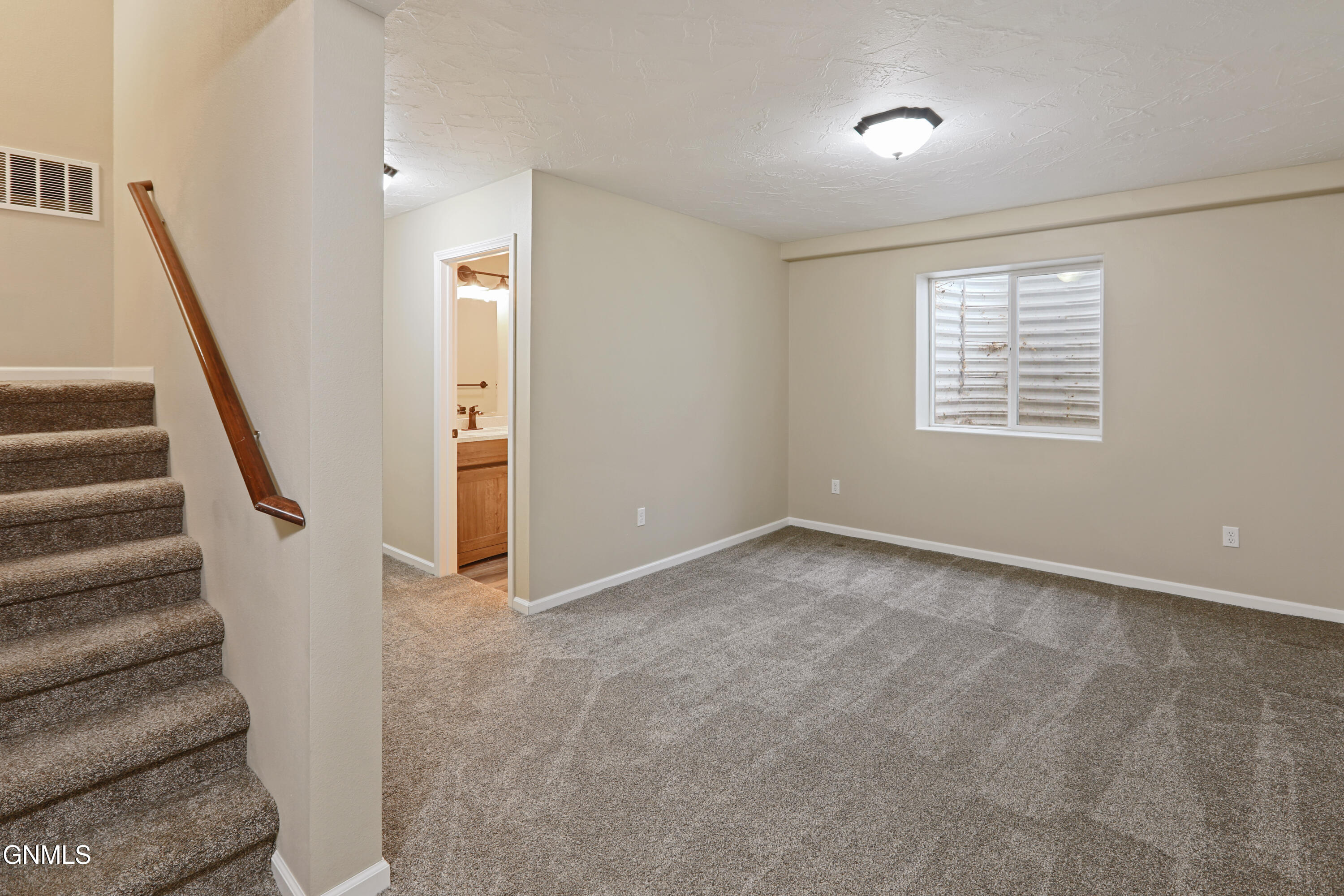 property viewer photo 25