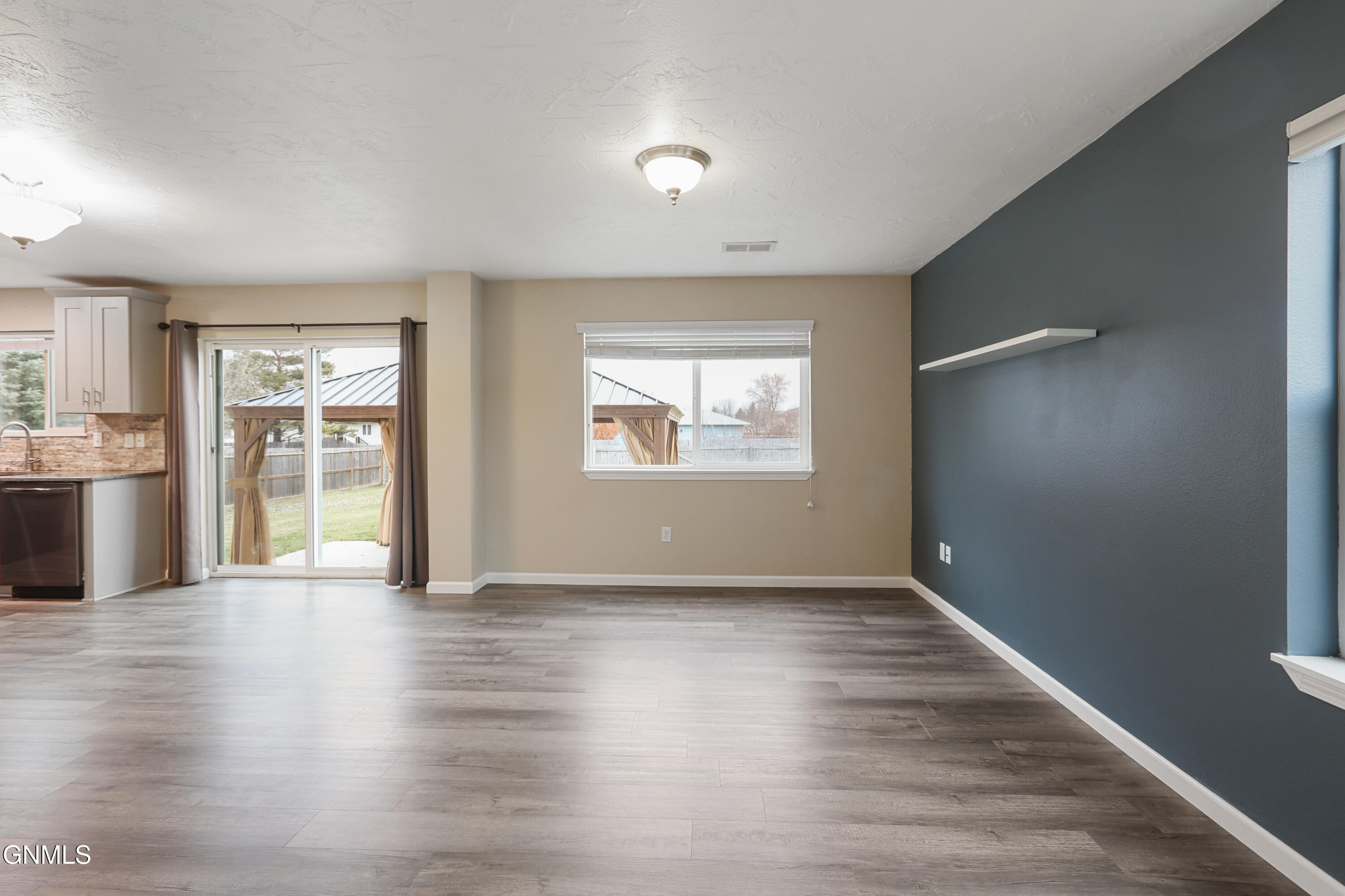 property viewer photo 3