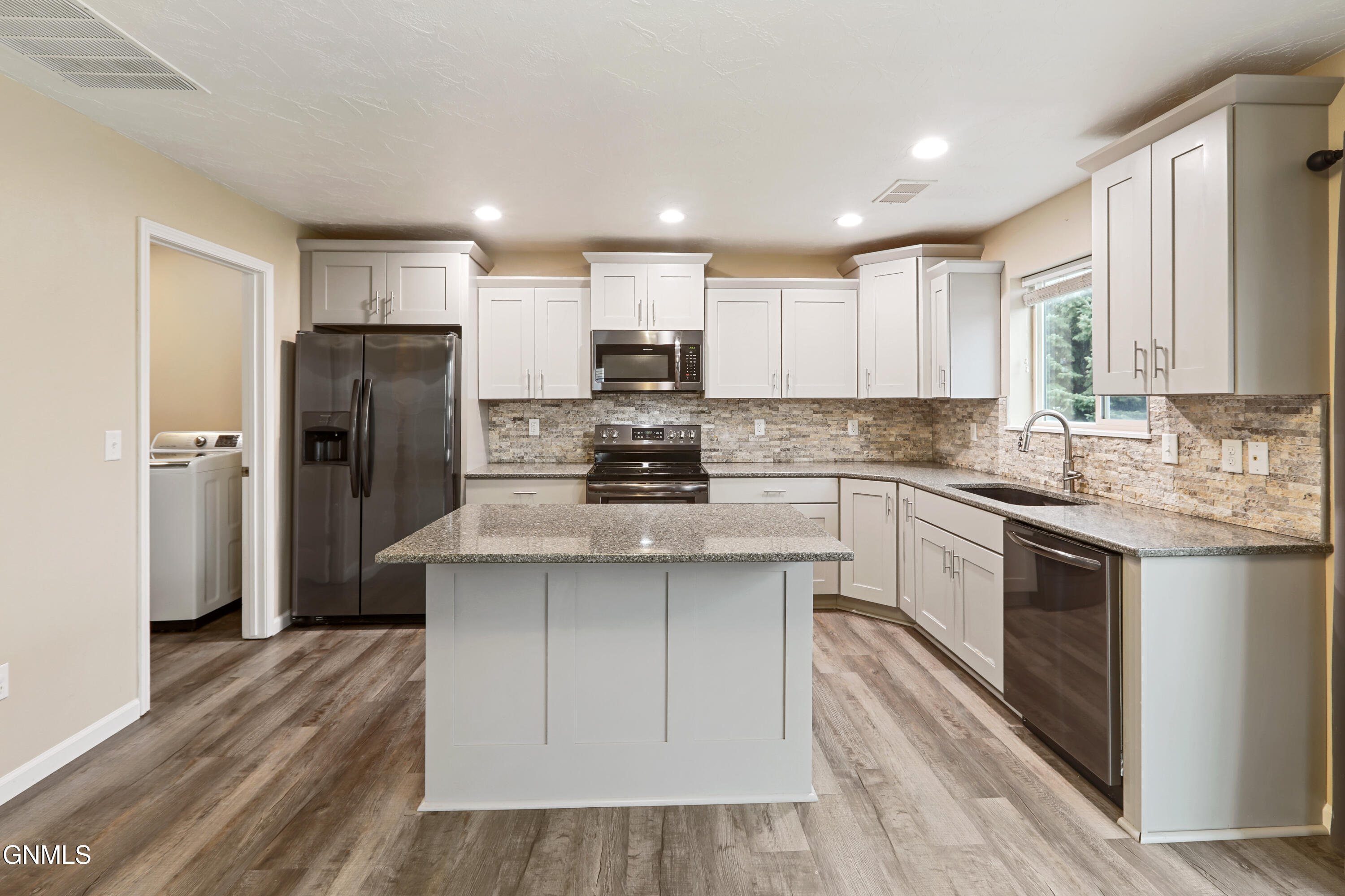 property viewer photo 6