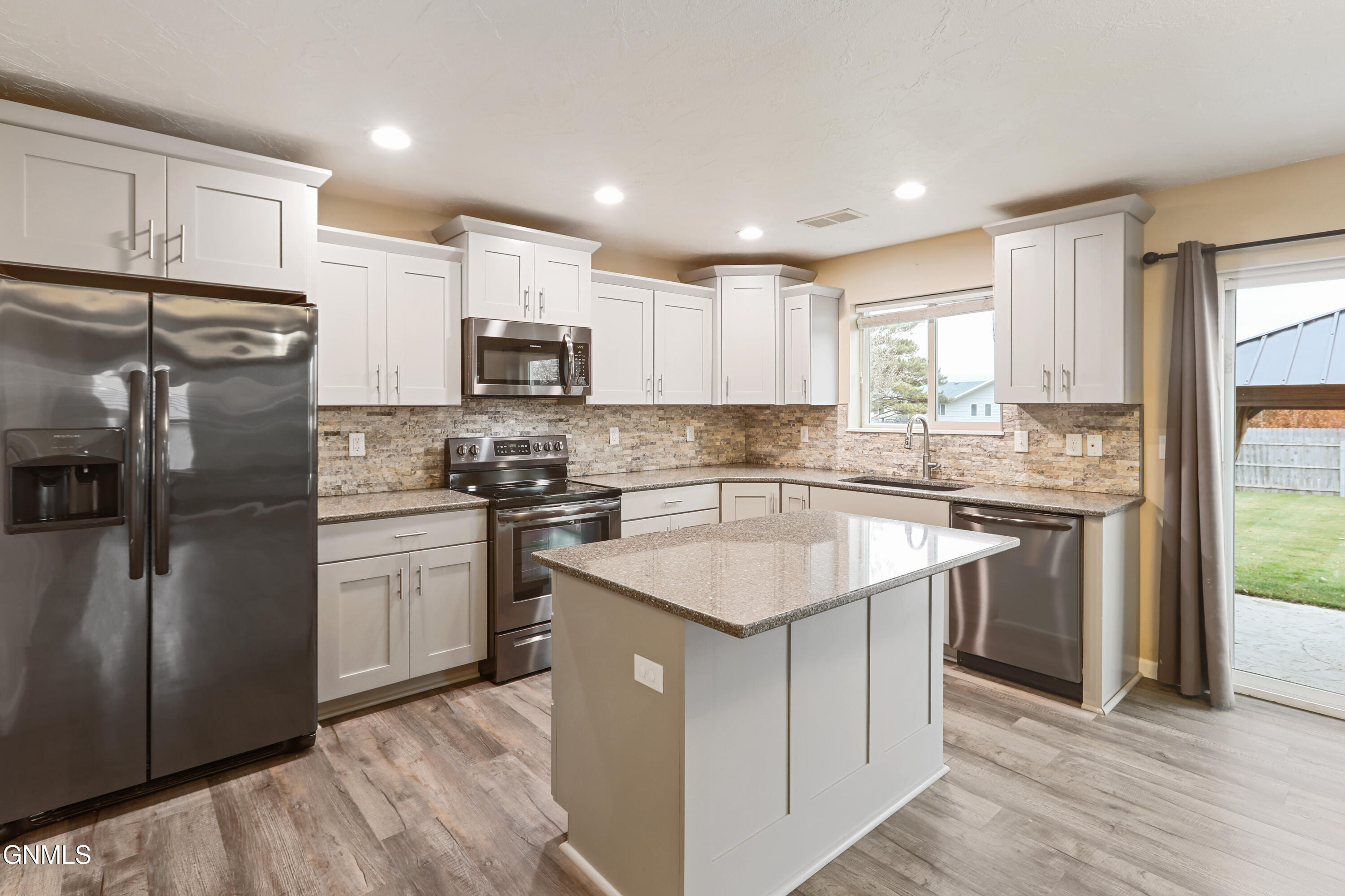 property viewer photo 7