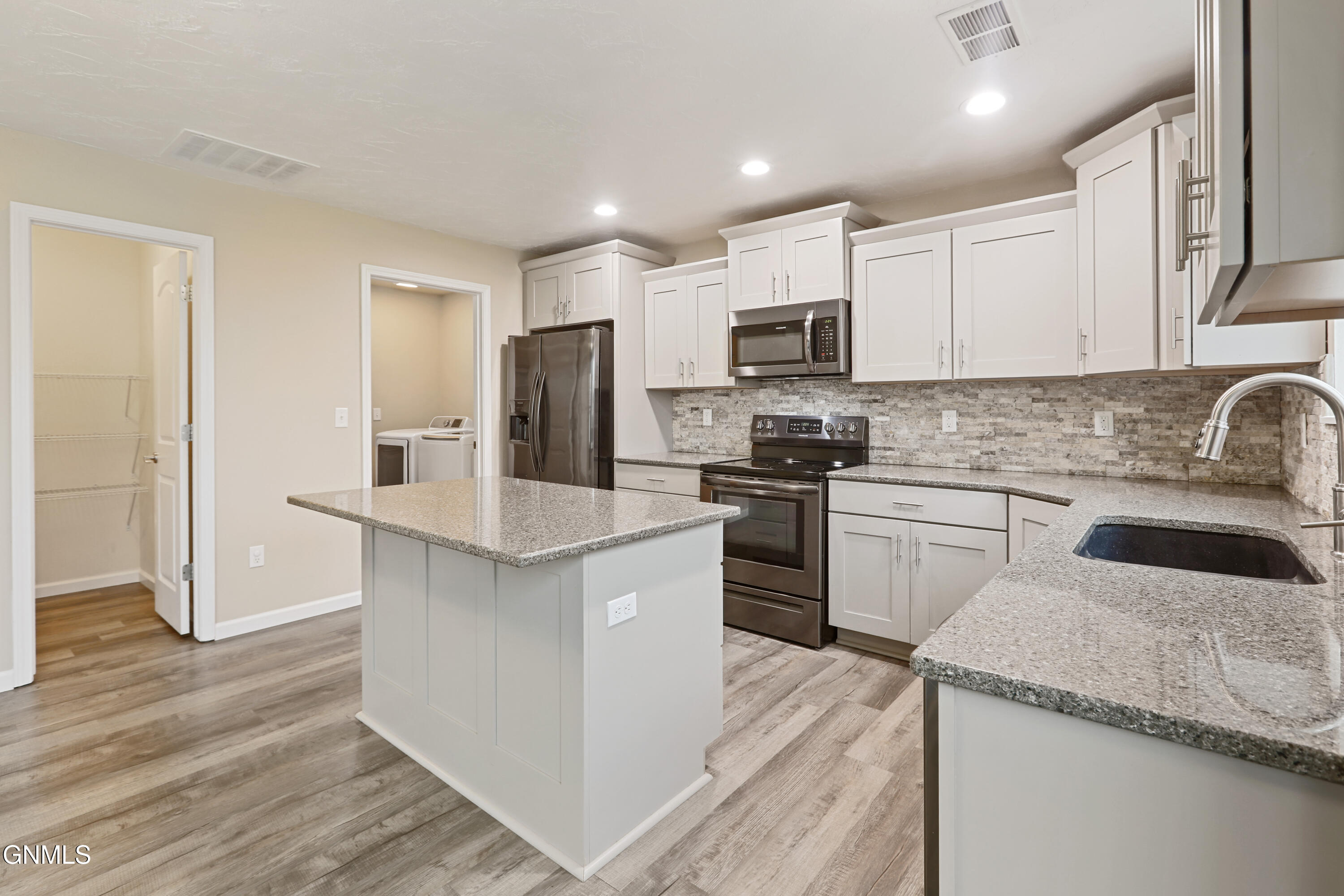 property viewer photo 8