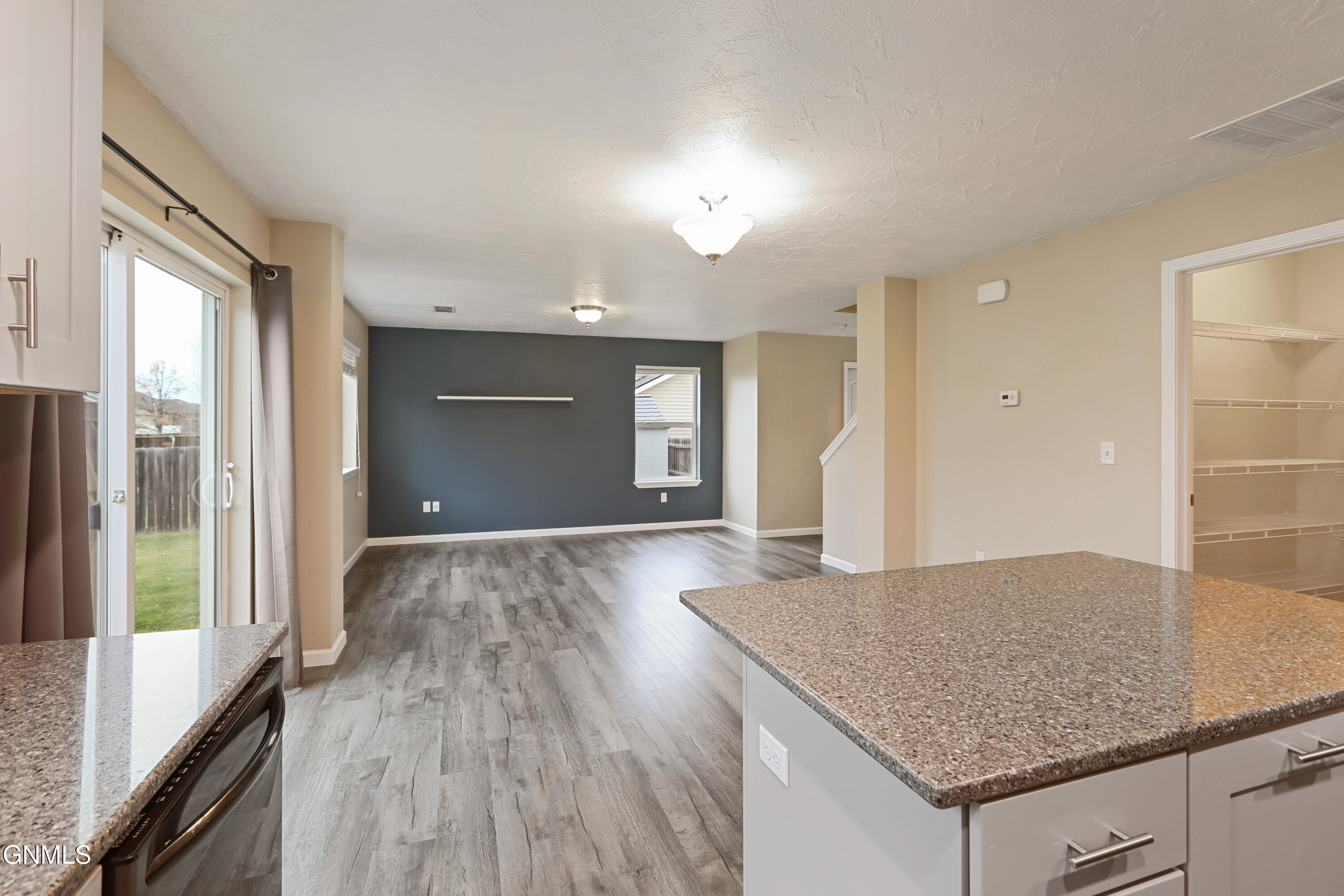 property viewer photo 9