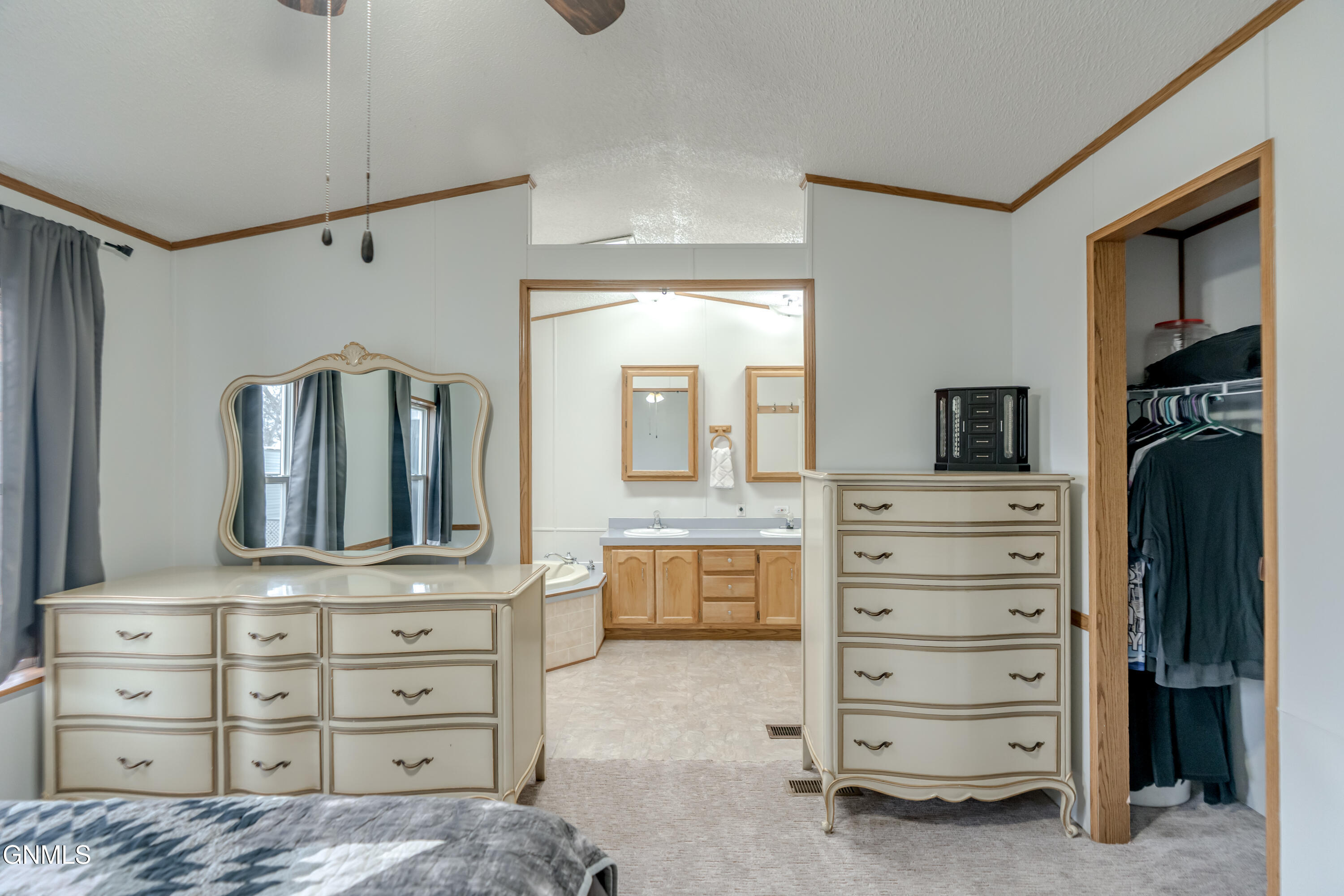 property viewer photo 30