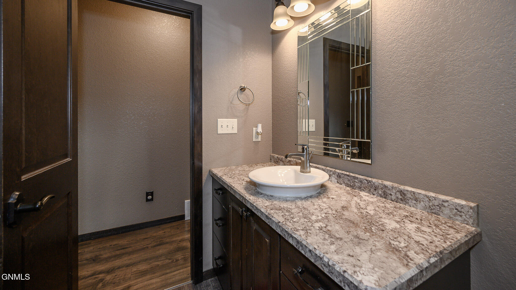 property viewer photo 23