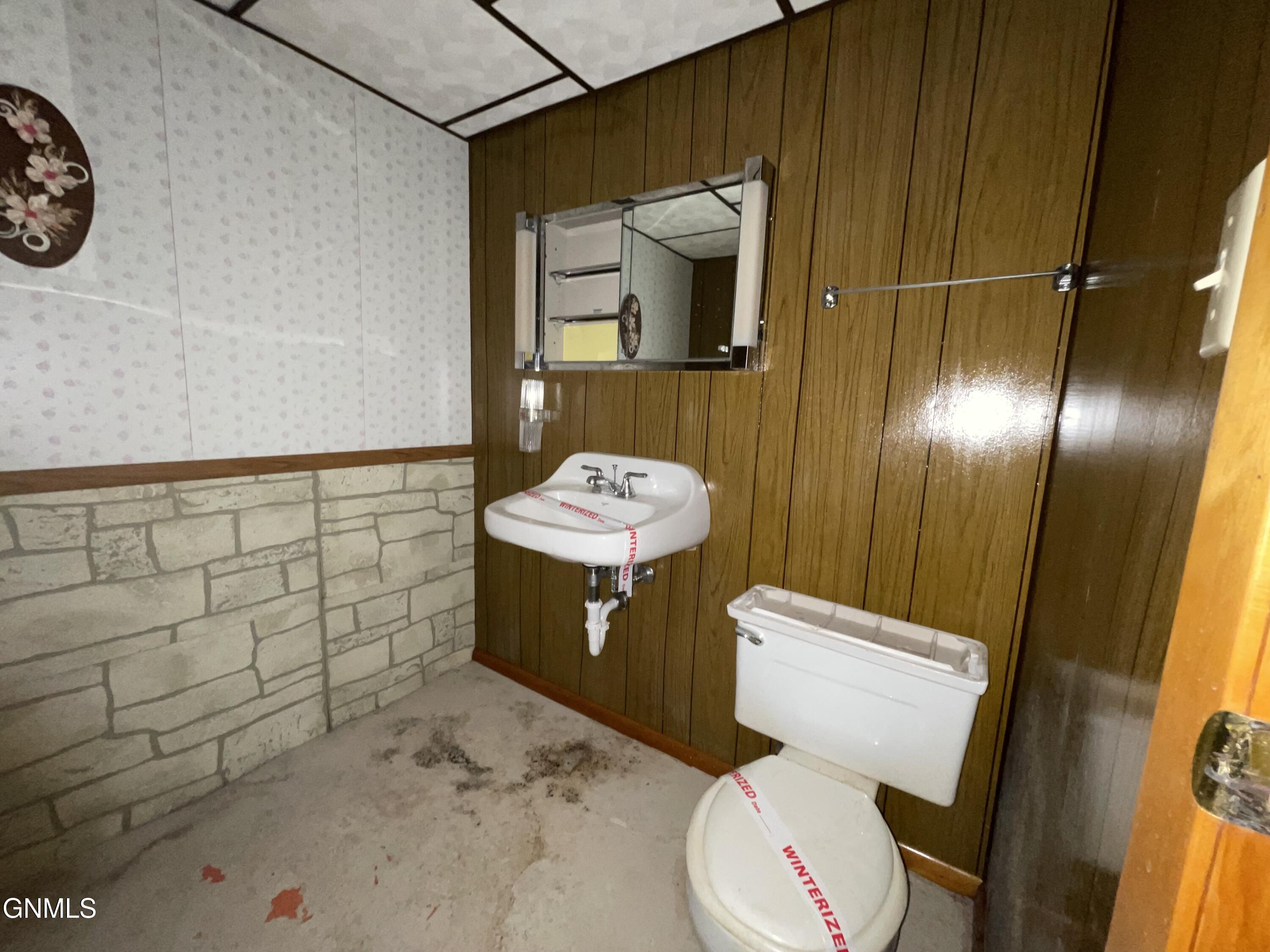 main property photo 25