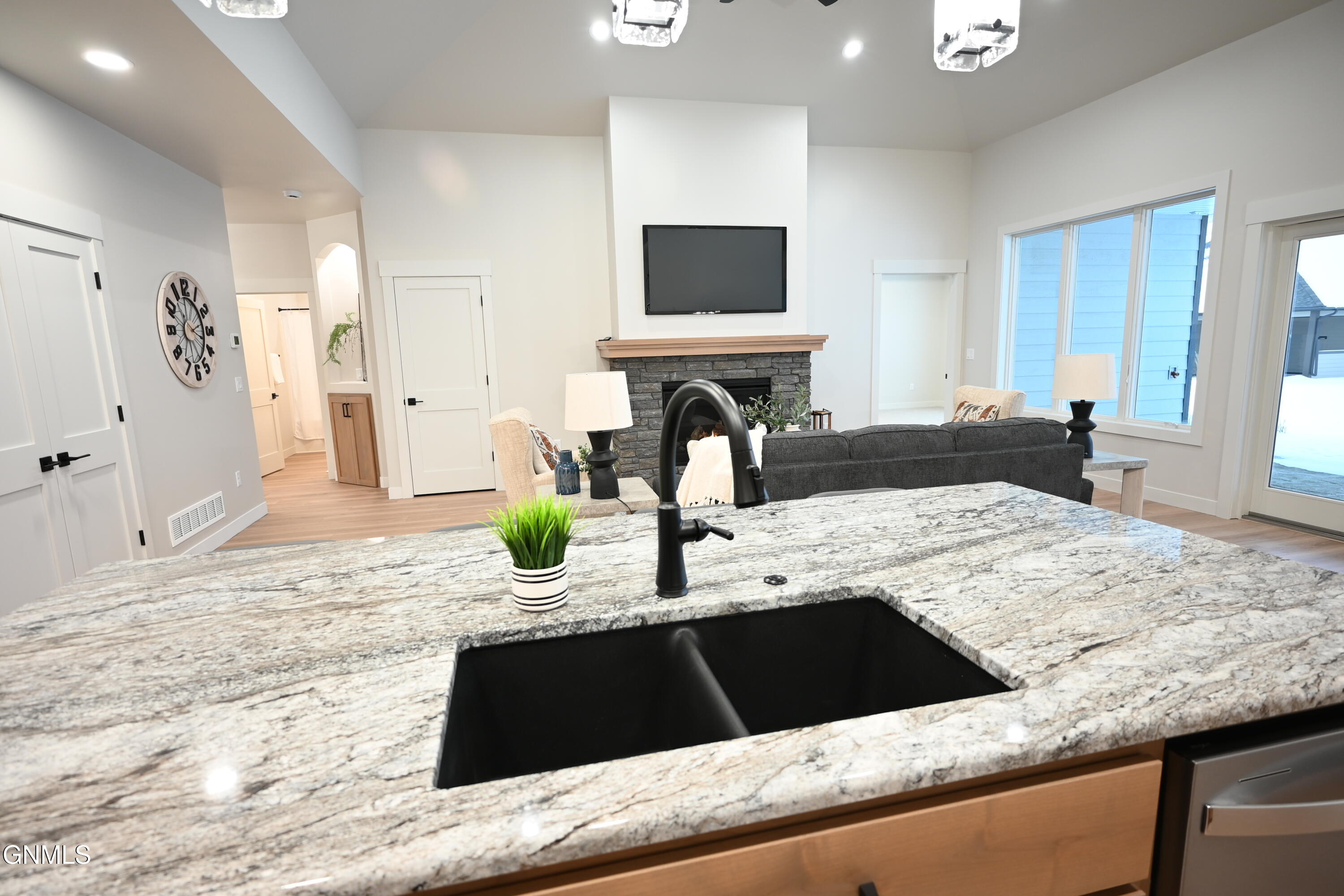 property viewer photo 10