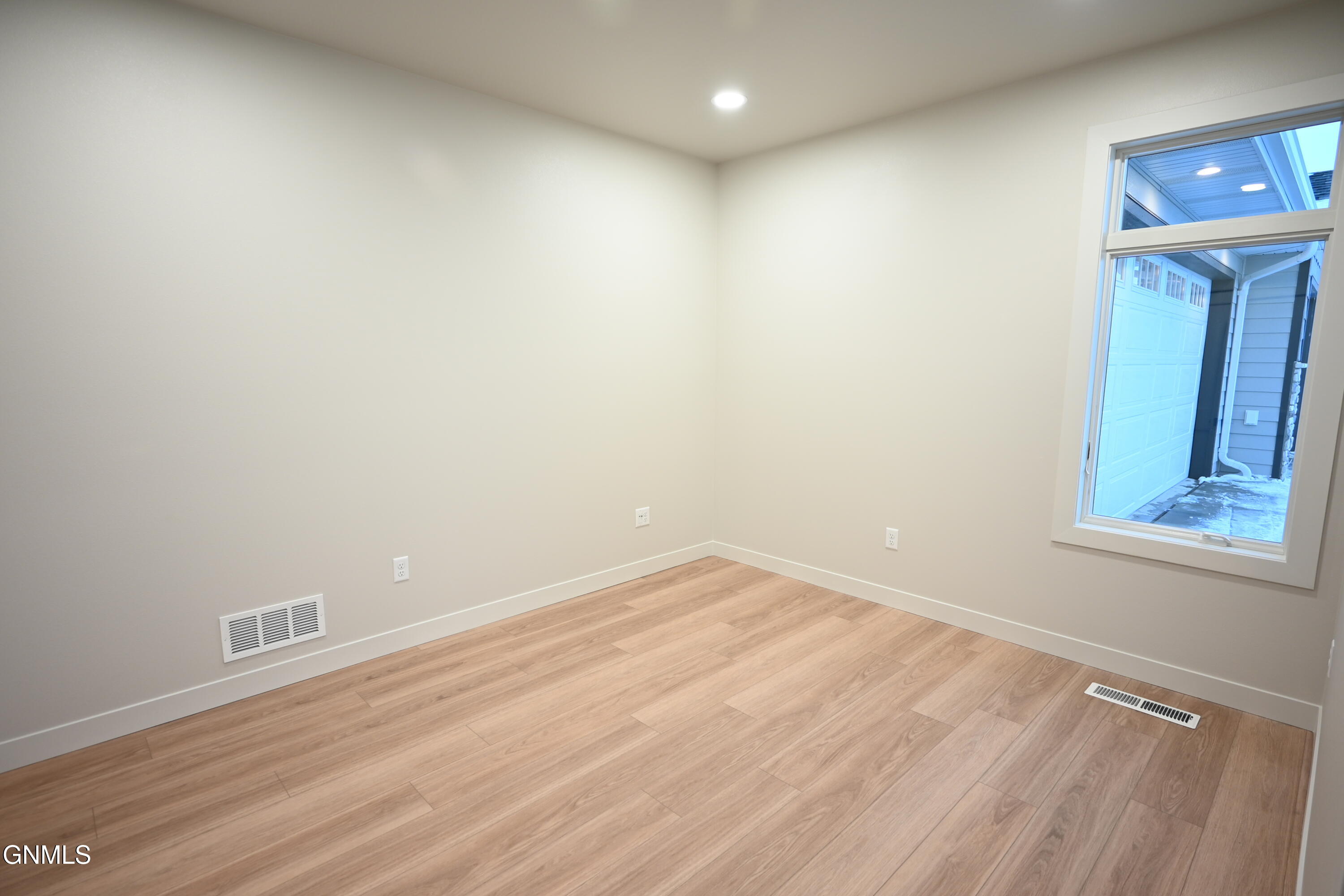 property viewer photo 19