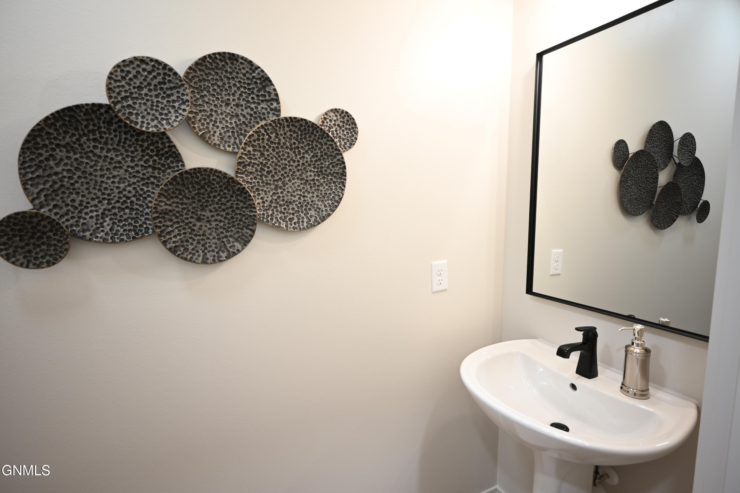 property viewer photo 23