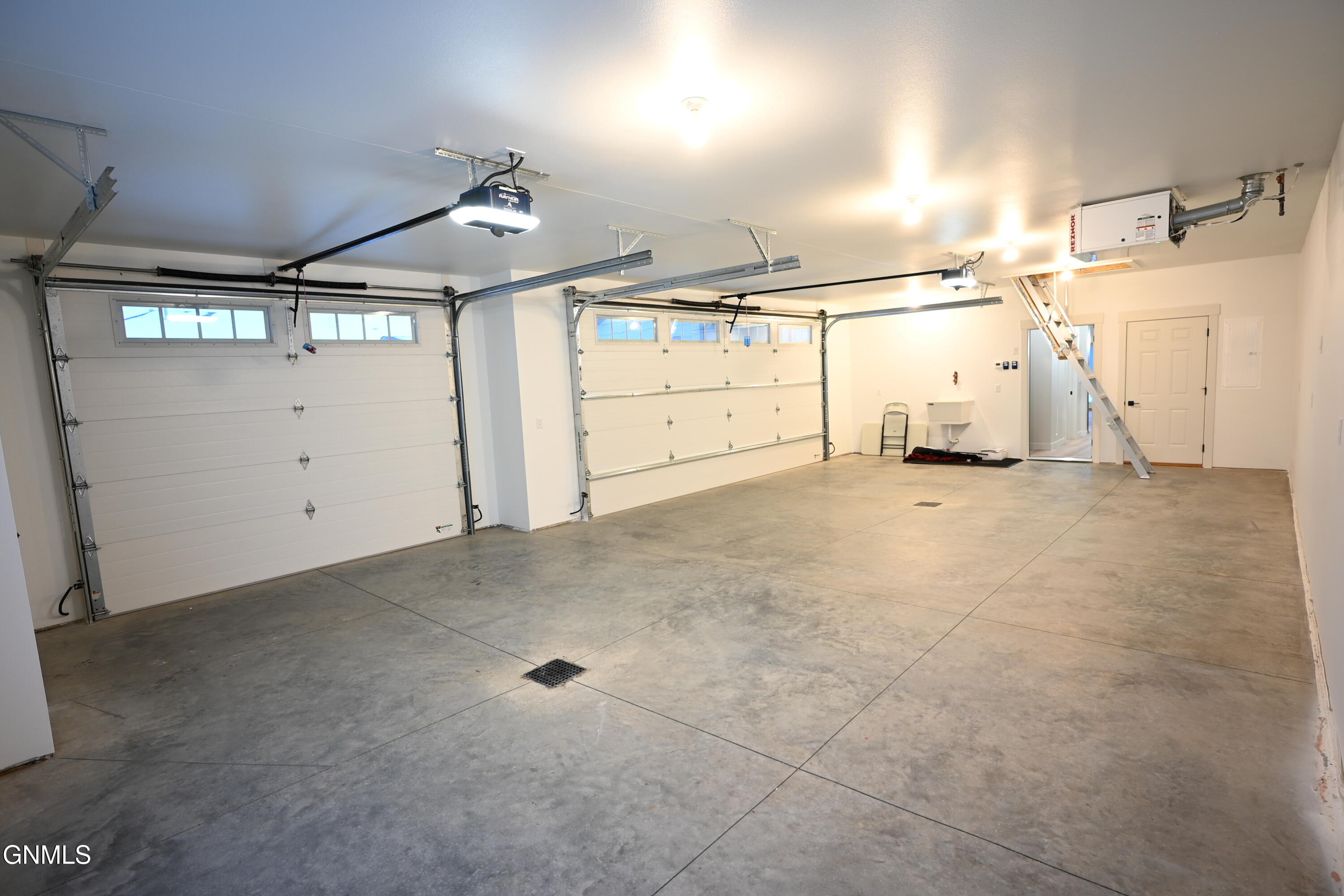 property viewer photo 26