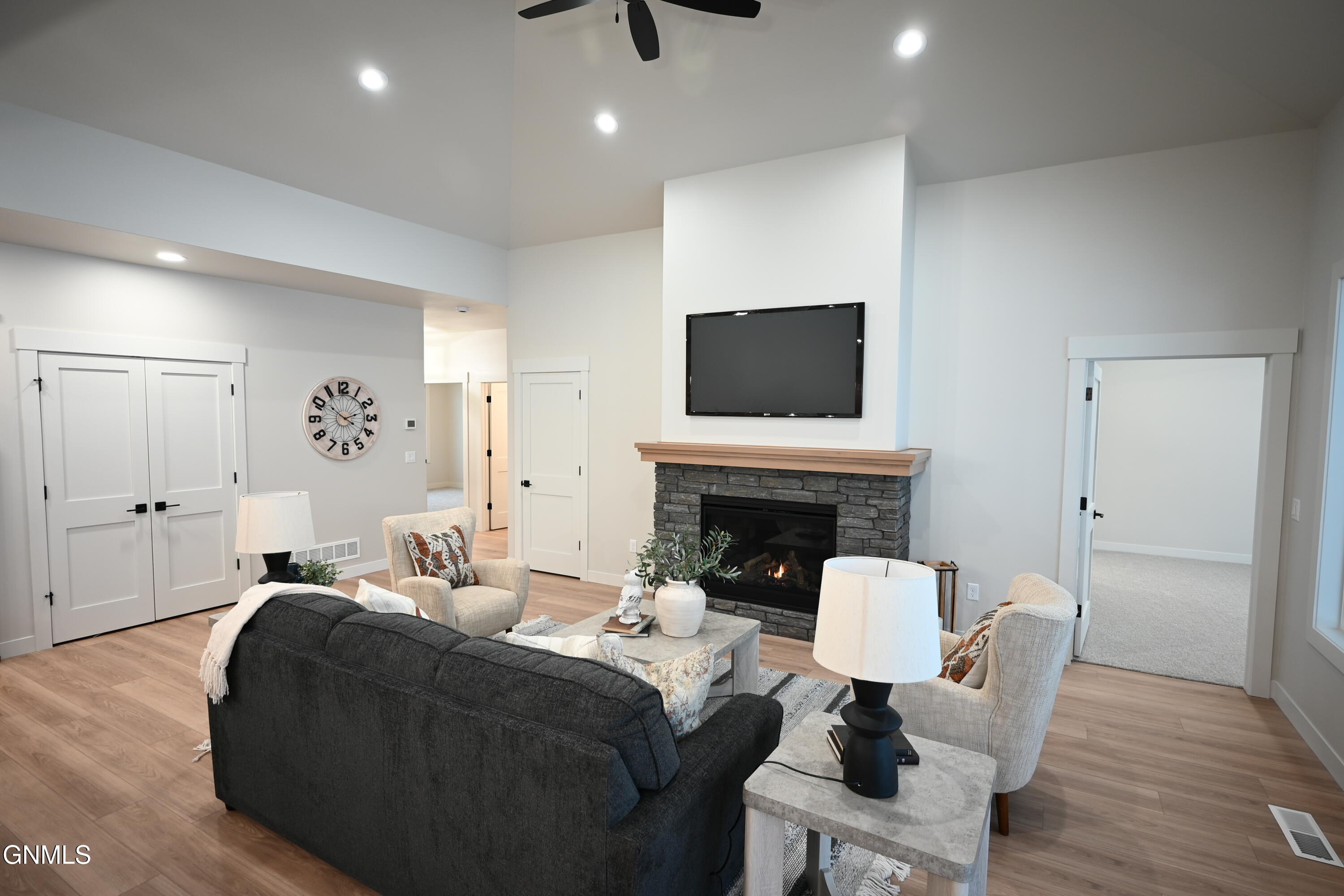 property viewer photo 4