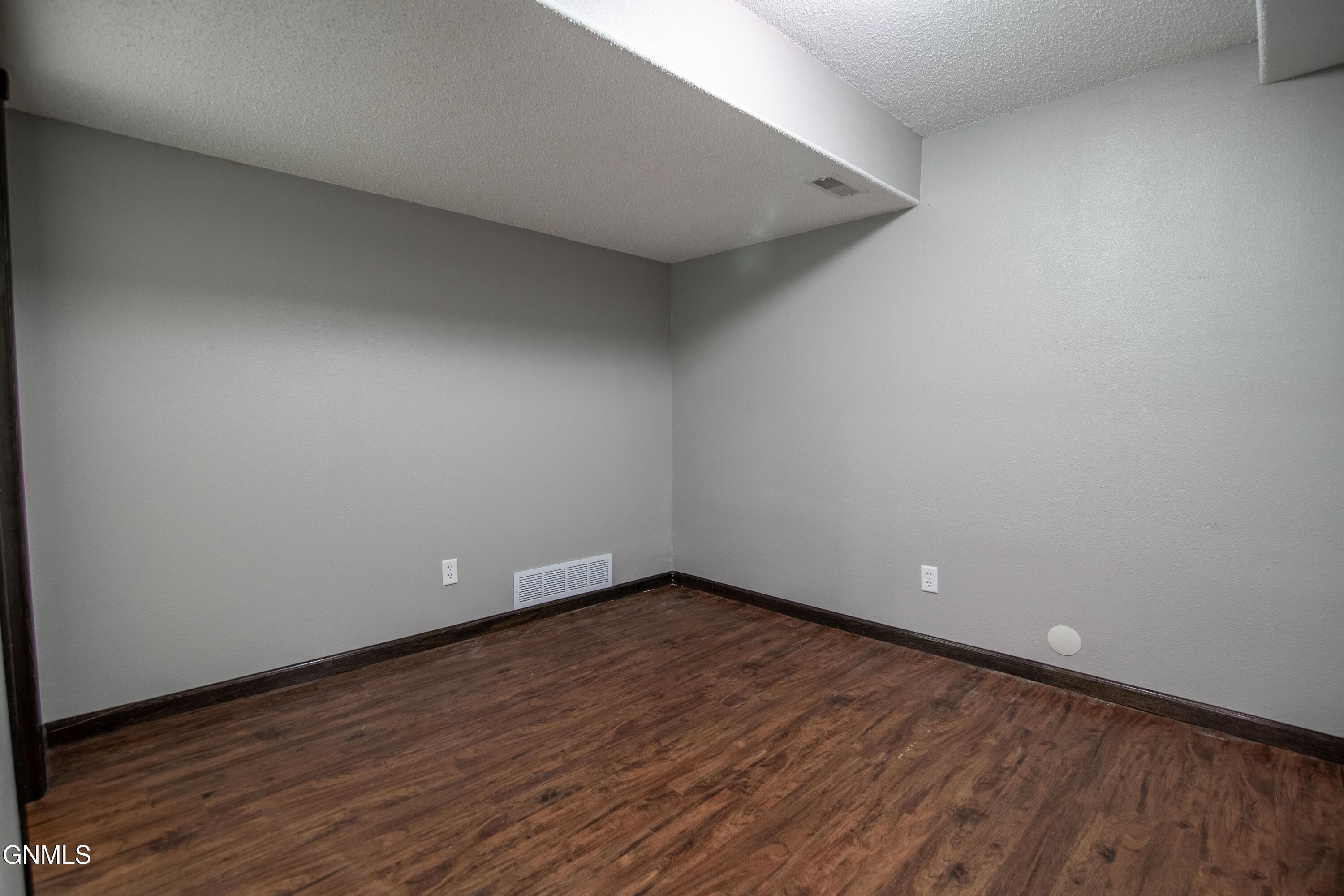 property viewer photo 25