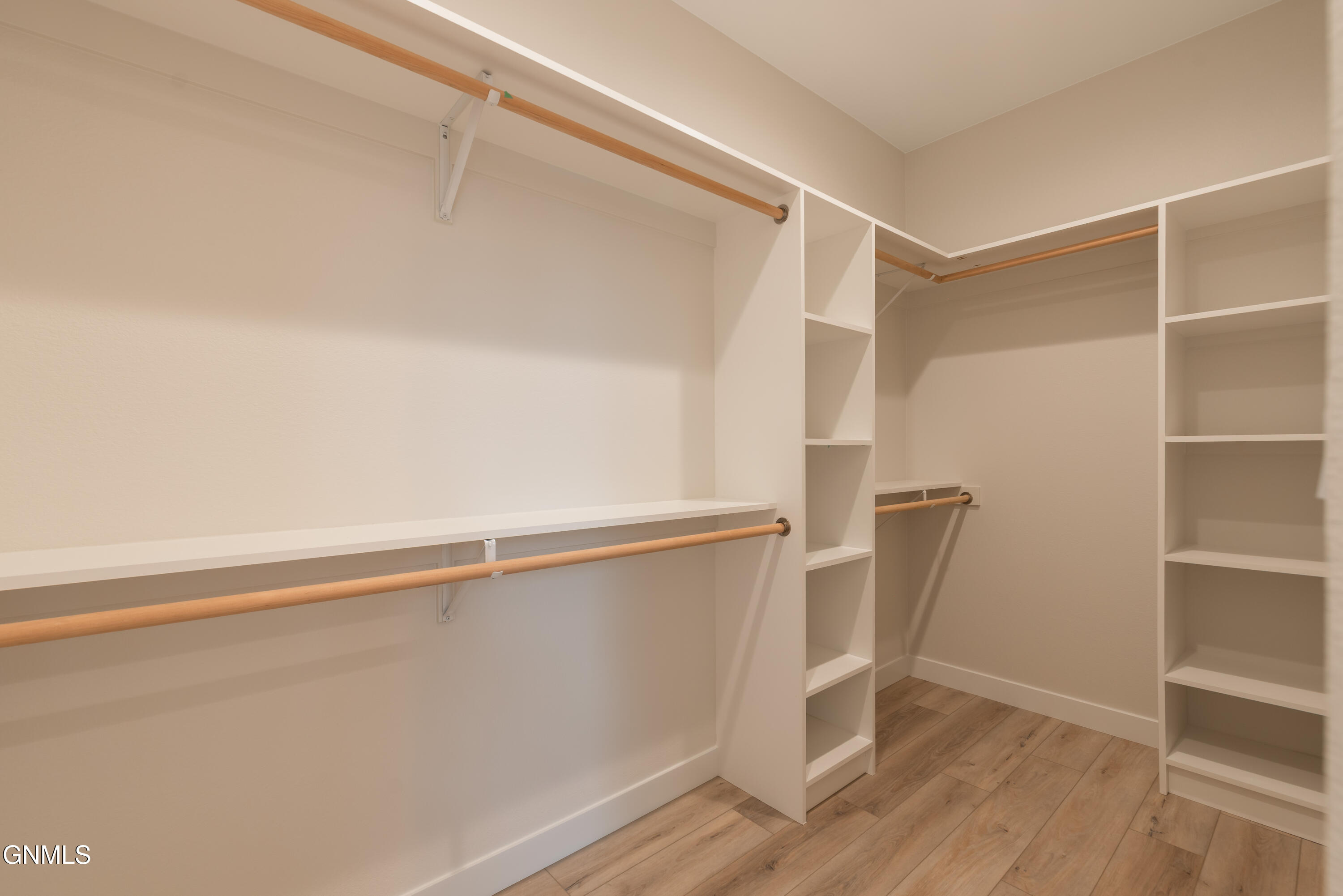 property viewer photo 26