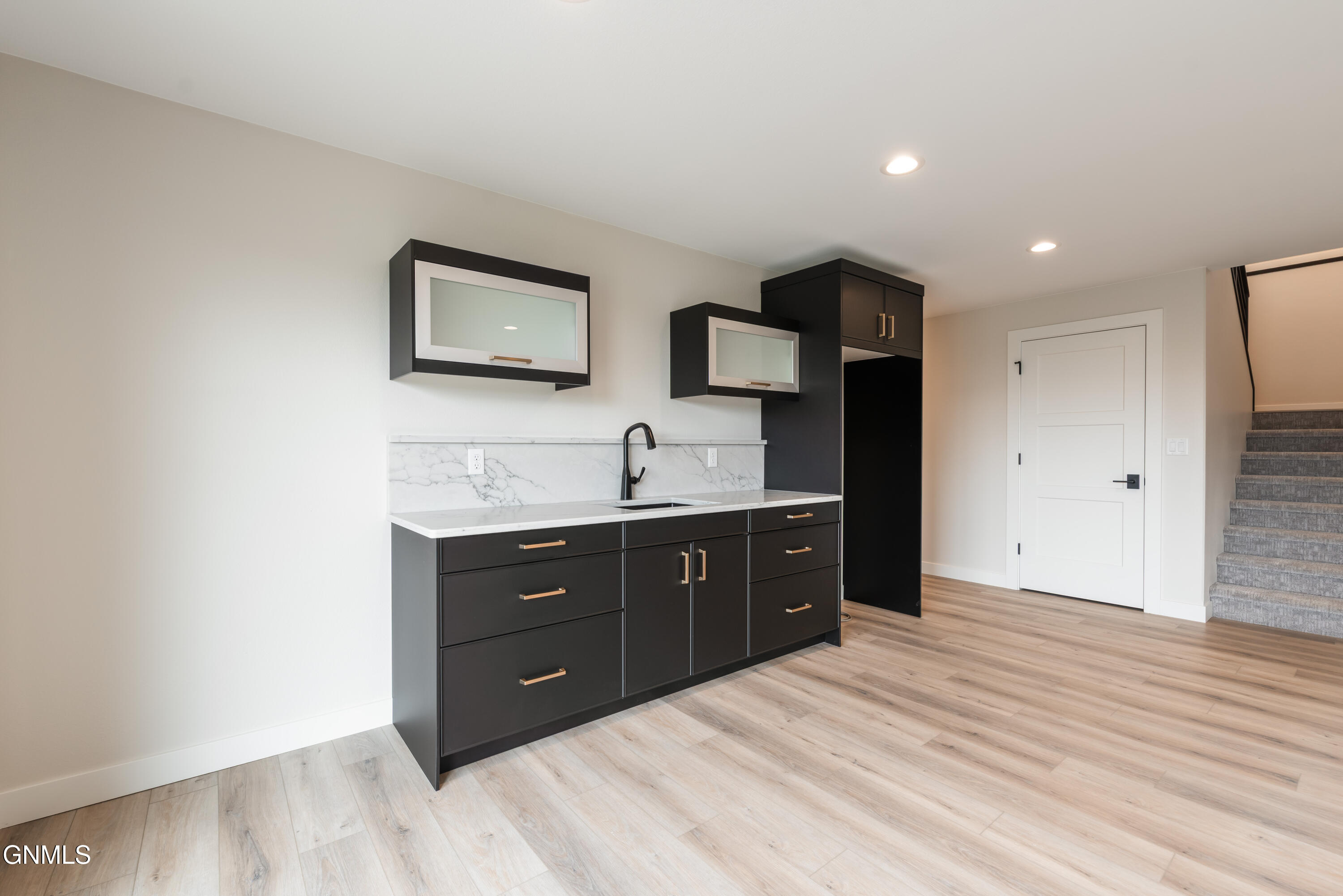 property viewer photo 30