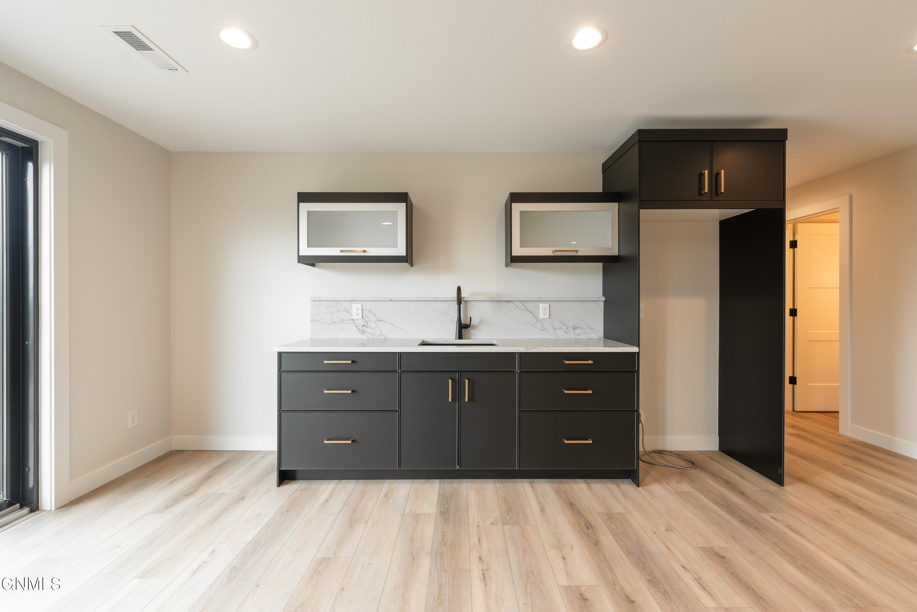 property viewer photo 31