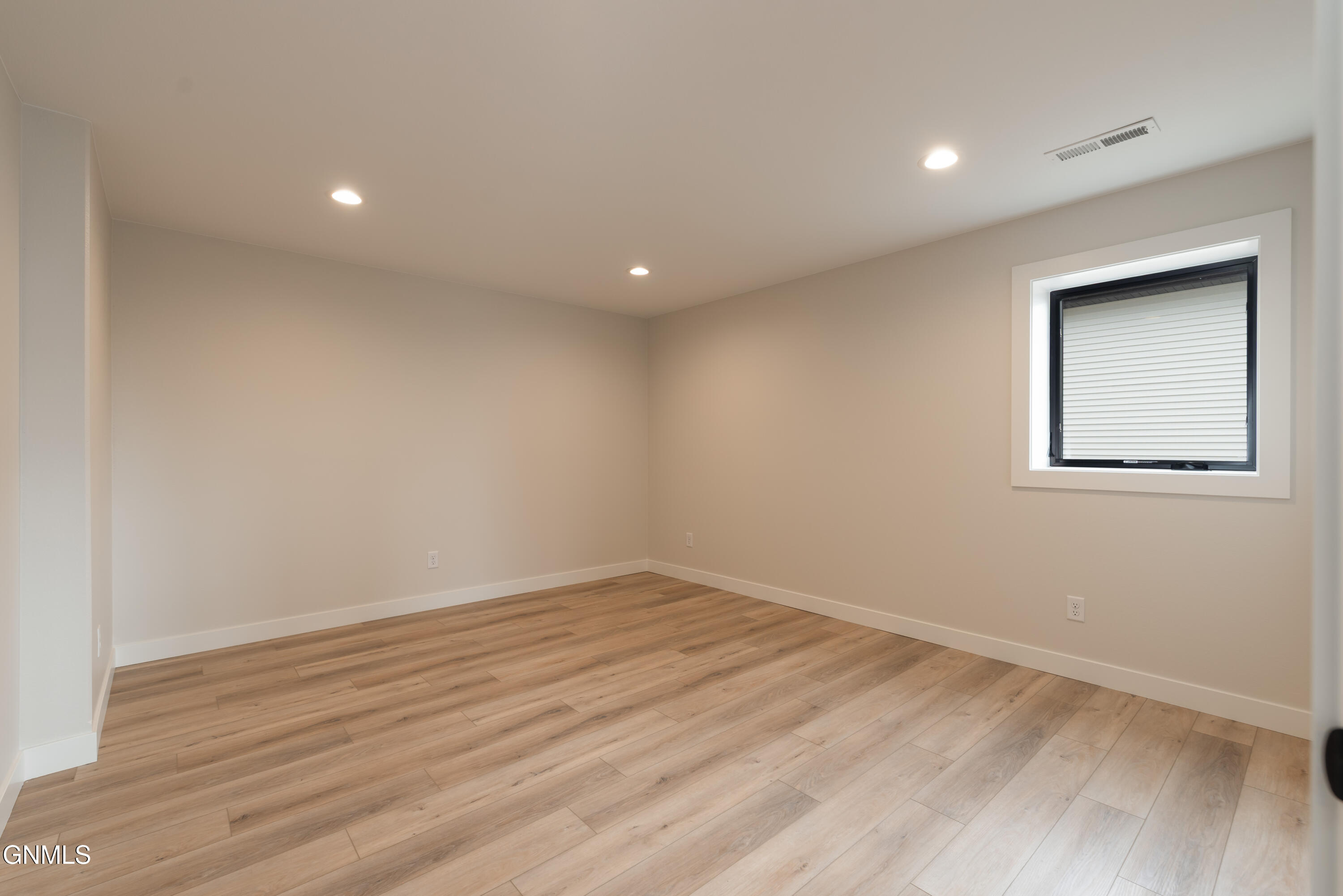 property viewer photo 32