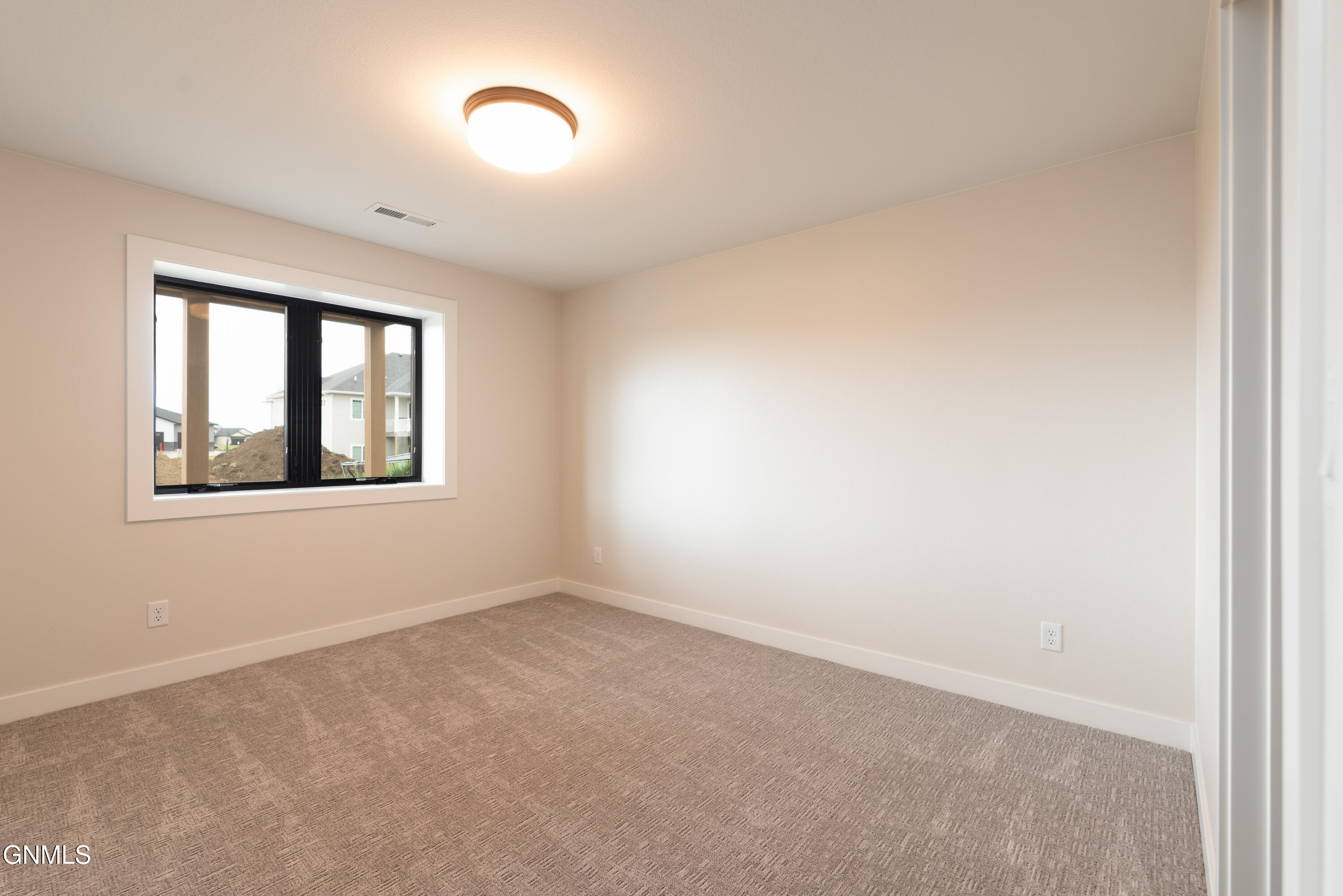 property viewer photo 35