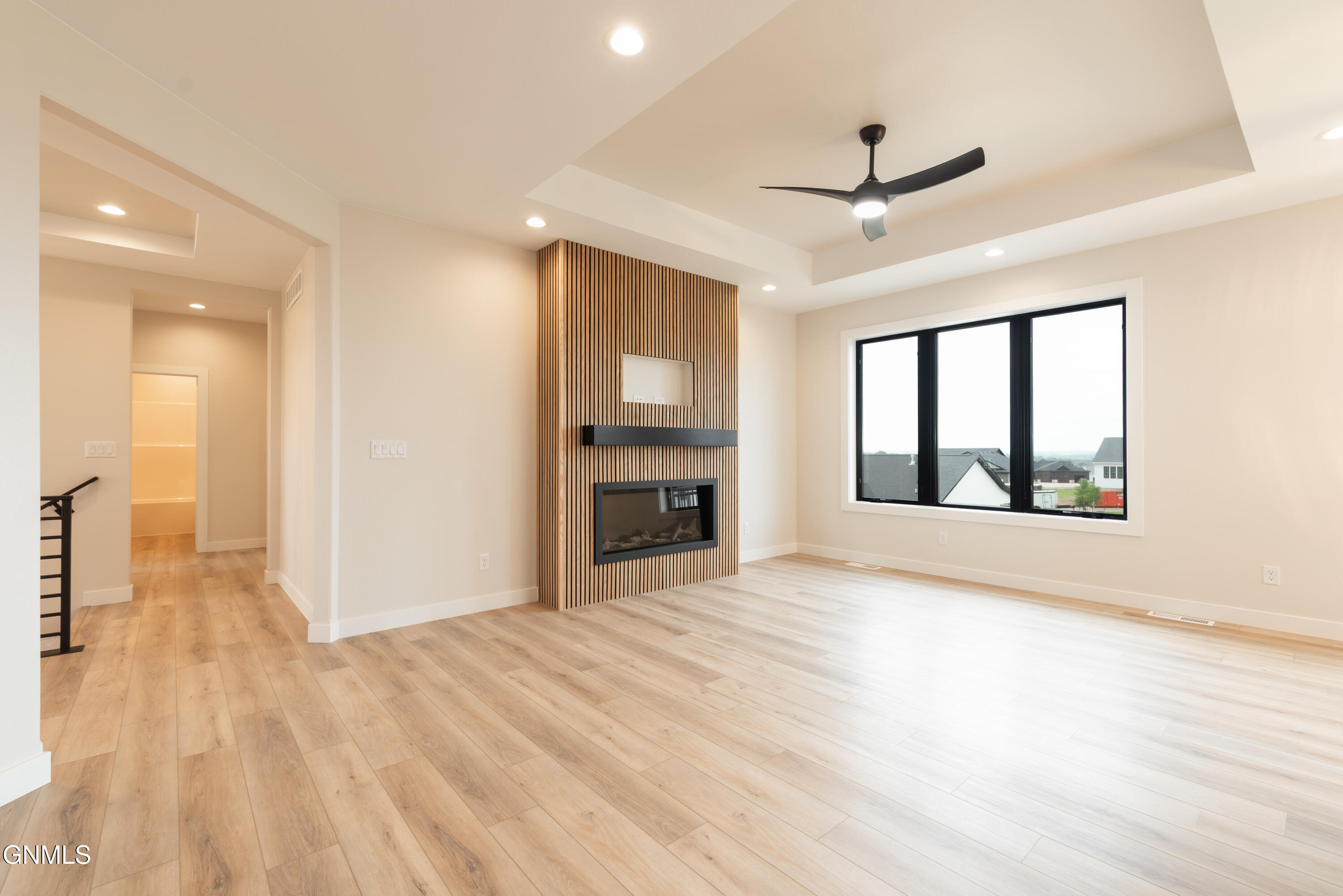 property viewer photo 6